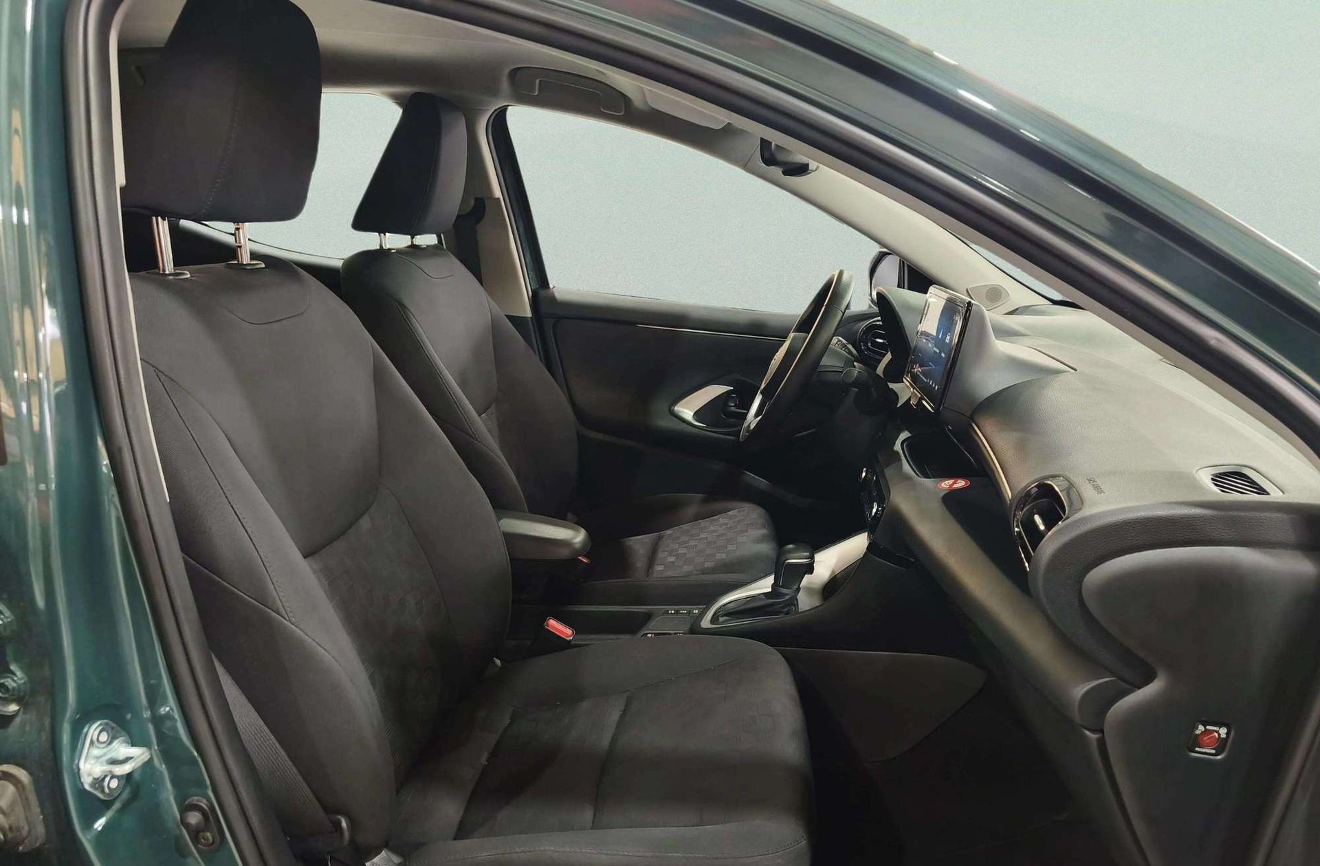 Toyota Yaris 120H Active Plus - foto 19