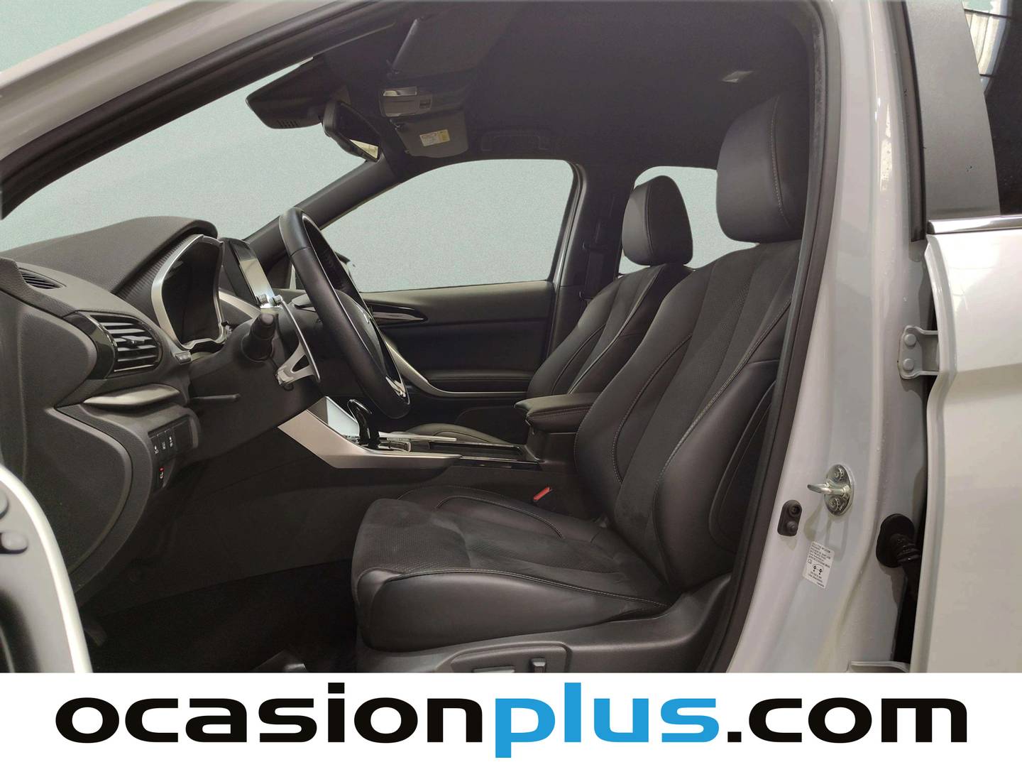 Foto asientos delanteros Mitsubishi Eclipse Cross Mitsubishi Eclipse Cross 2.4 PHEV Kaiteki 4WD Auto (188 CV)