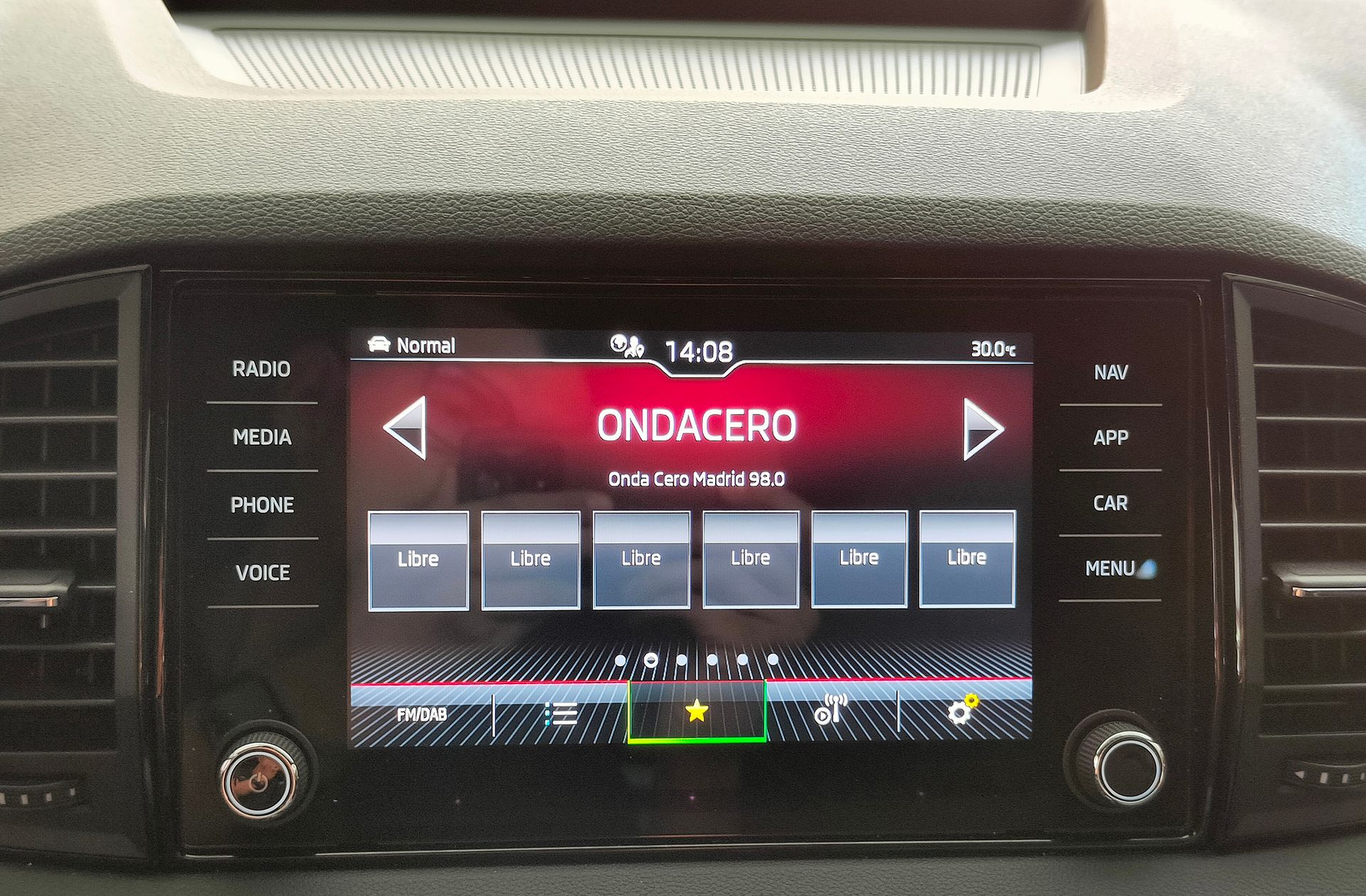 Škoda Karoq 1.5 TSI ACT Sportline DSG - foto 31