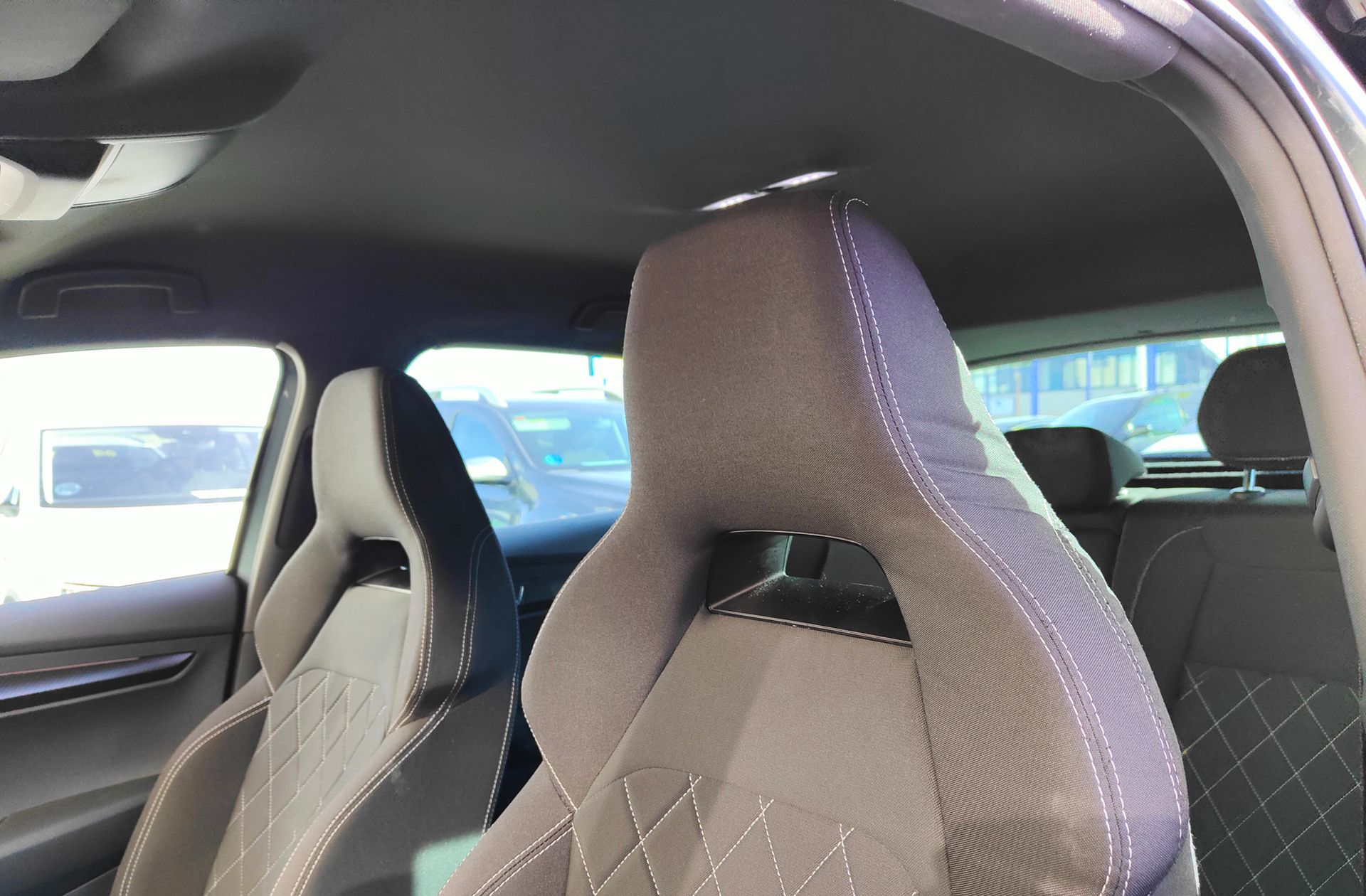 Škoda Karoq 1.5 TSI ACT Sportline DSG - foto 14