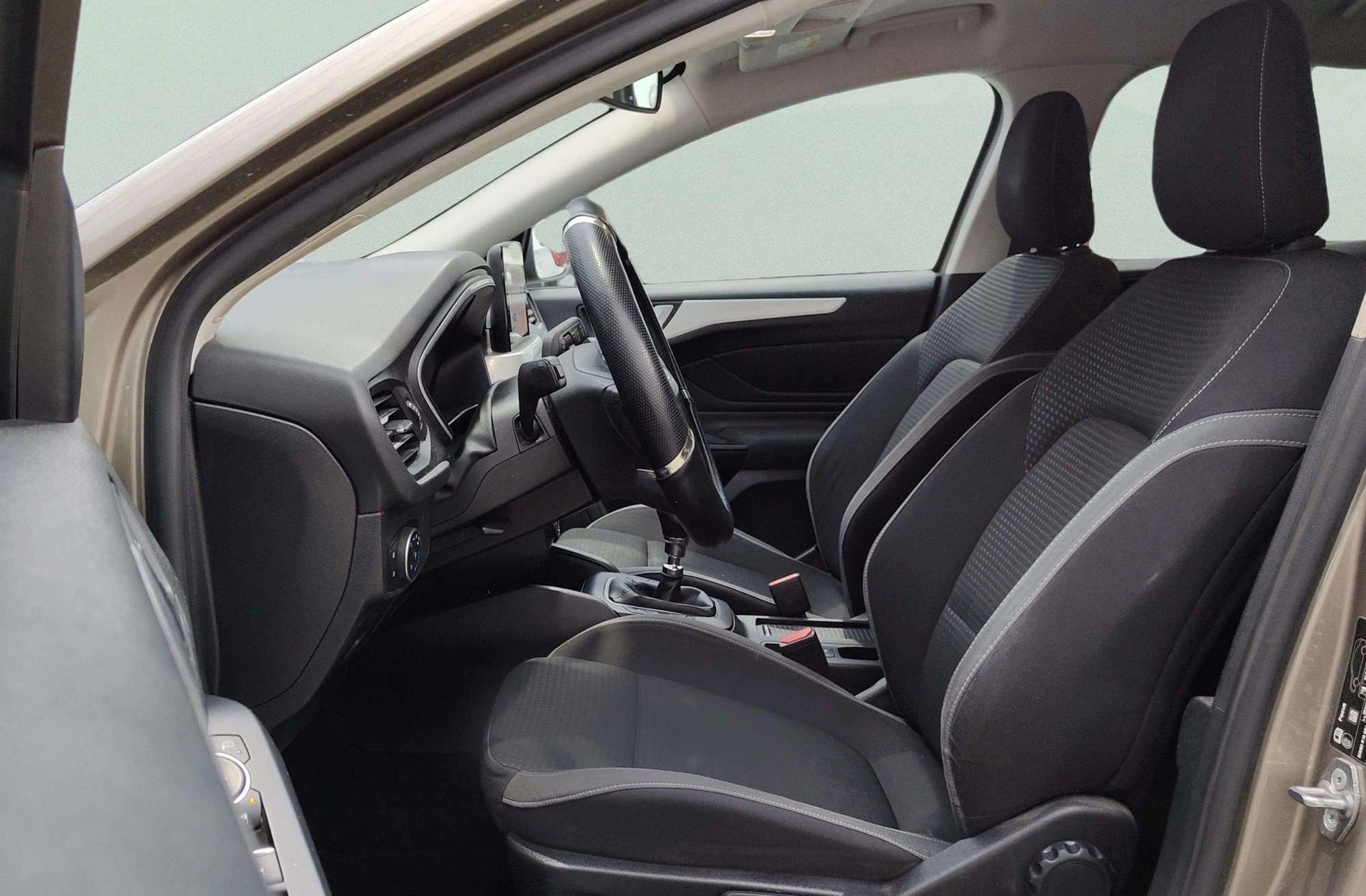 Ford Focus 1.0 EcoBoost Trend Edition - foto 11