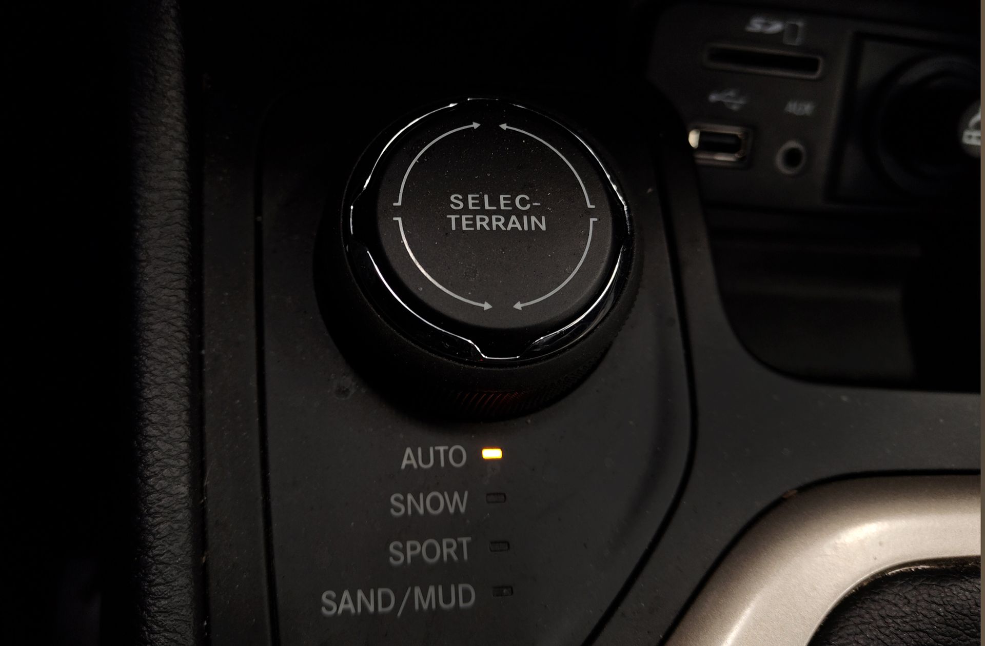 Jeep Cherokee 2.2D Night Eagle 4x4 ADI Aut. - foto 10