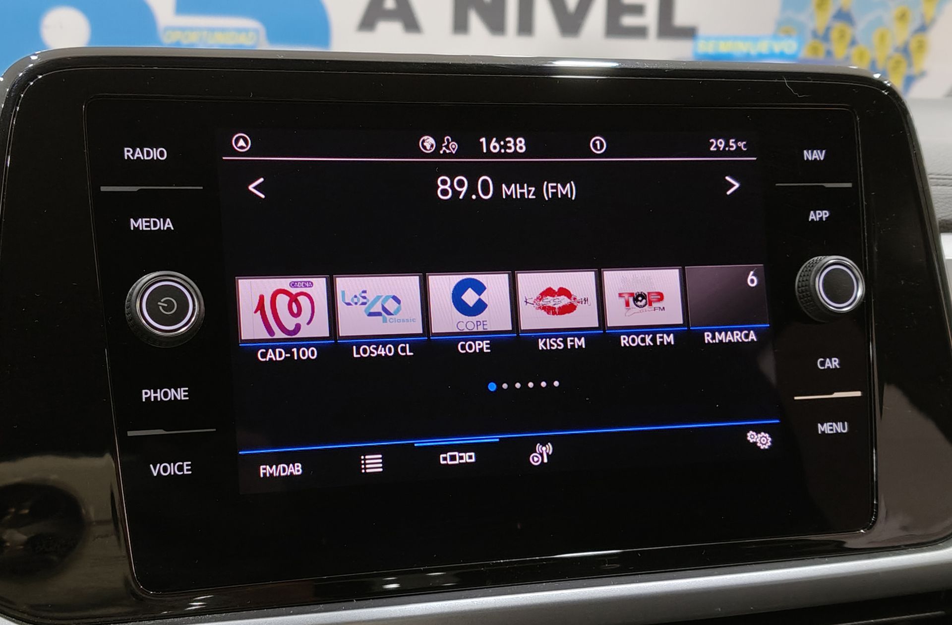 Volkswagen T-Roc Life 1.0 TSI - foto 34