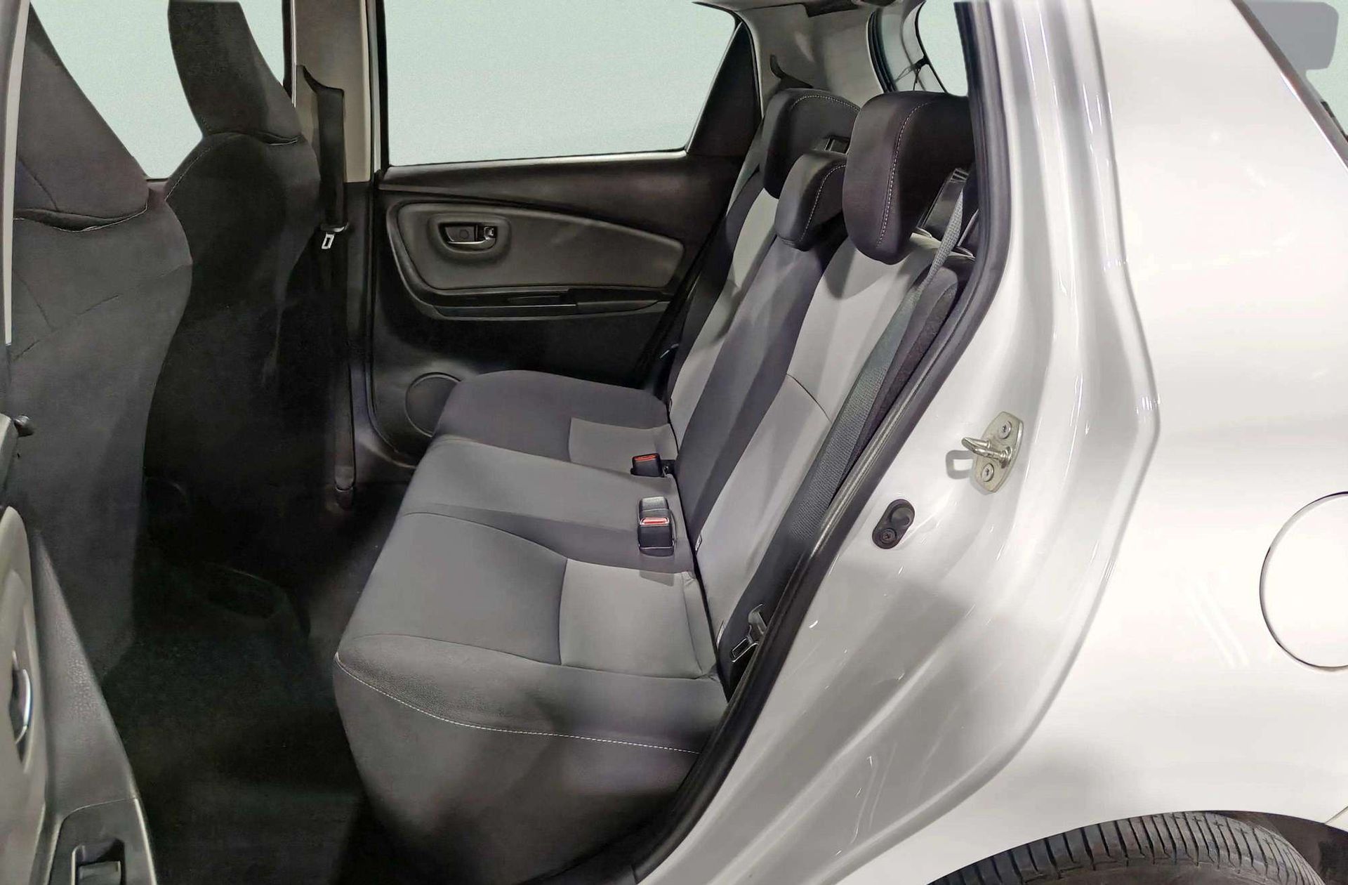 Toyota Yaris 70 Active - foto 11