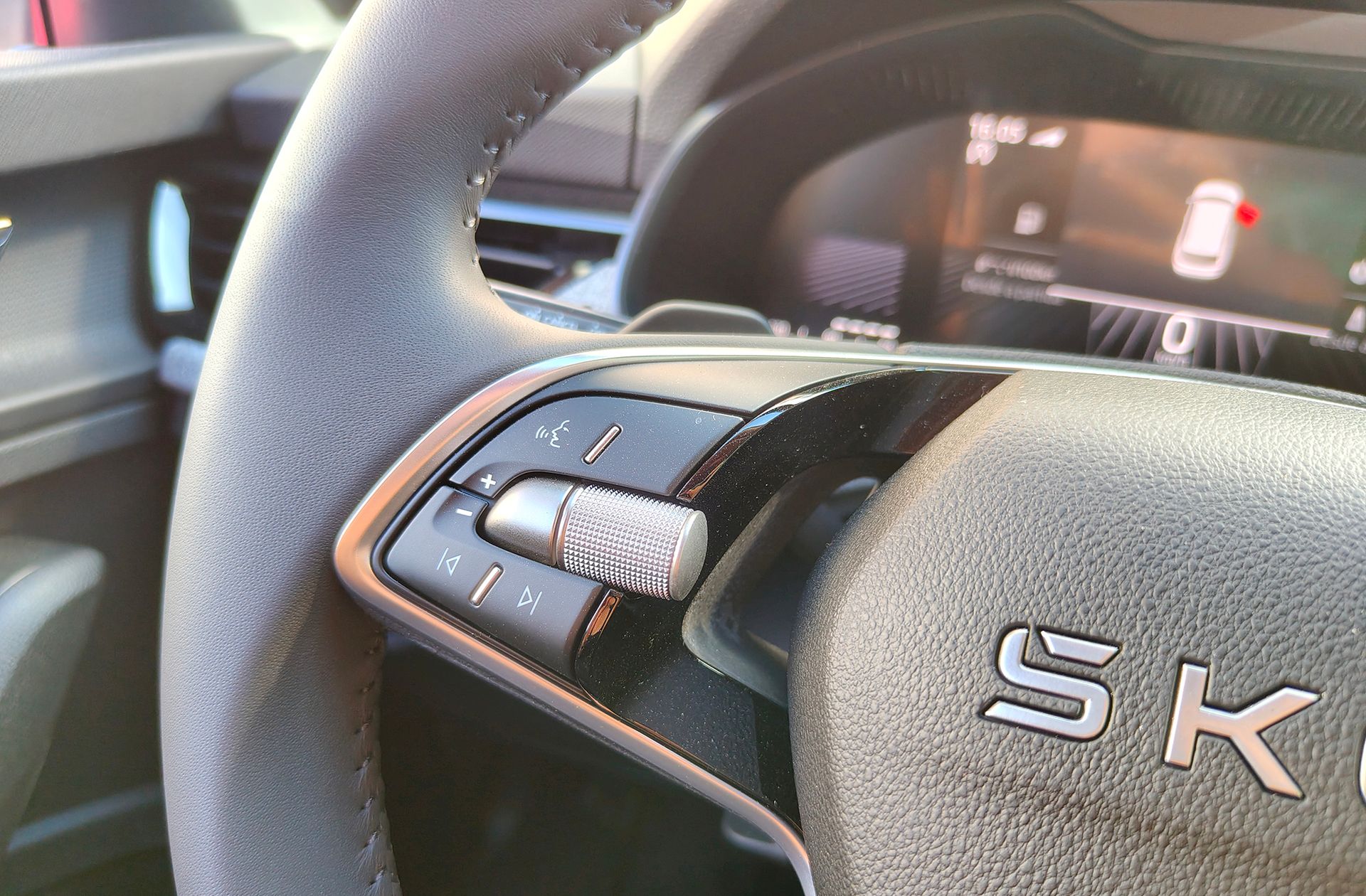 Škoda Kamiq 1.0 TSI Selection DSG - foto 26