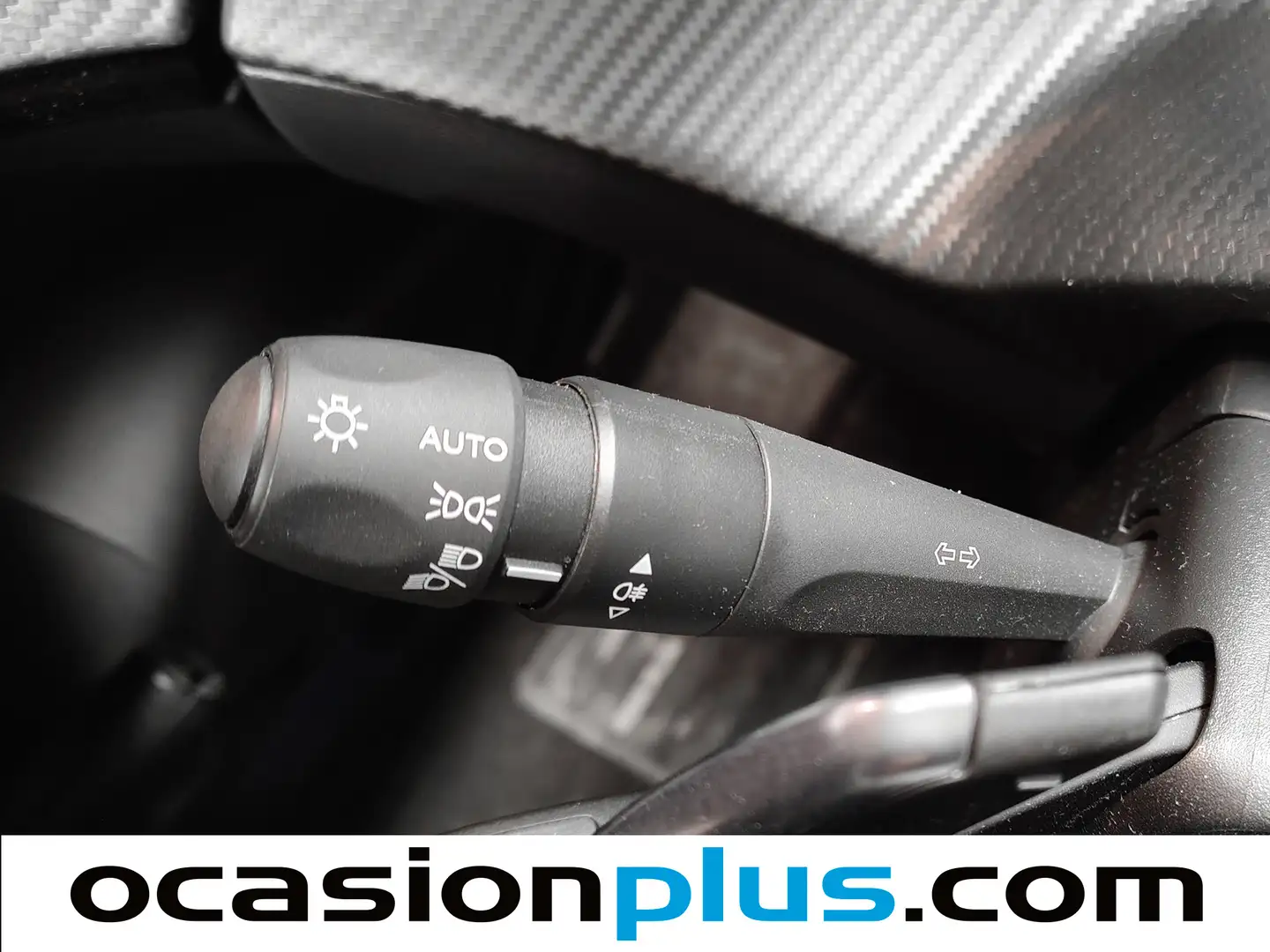 Foto Peugeot 2008 Peugeot 2008 Allure Hybrid eDCS6 (145 CV)