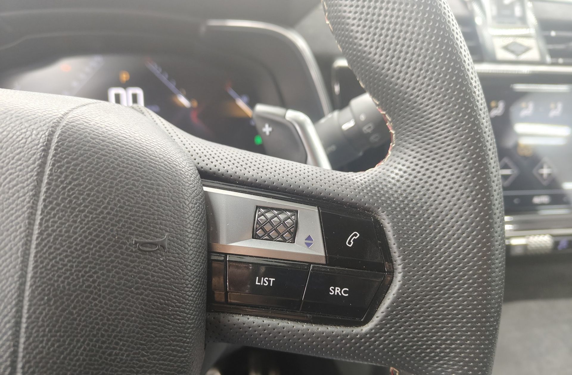 DS DS 7 Crossback E-Tense 300 Performance Line 4WD - foto 34