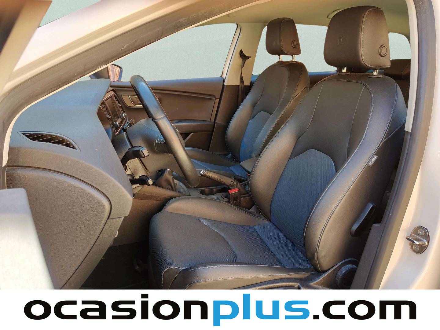 Foto asientos delanteros Seat León Seat León ST 1.4 TSI S&S Style Connect Plus (125 CV)