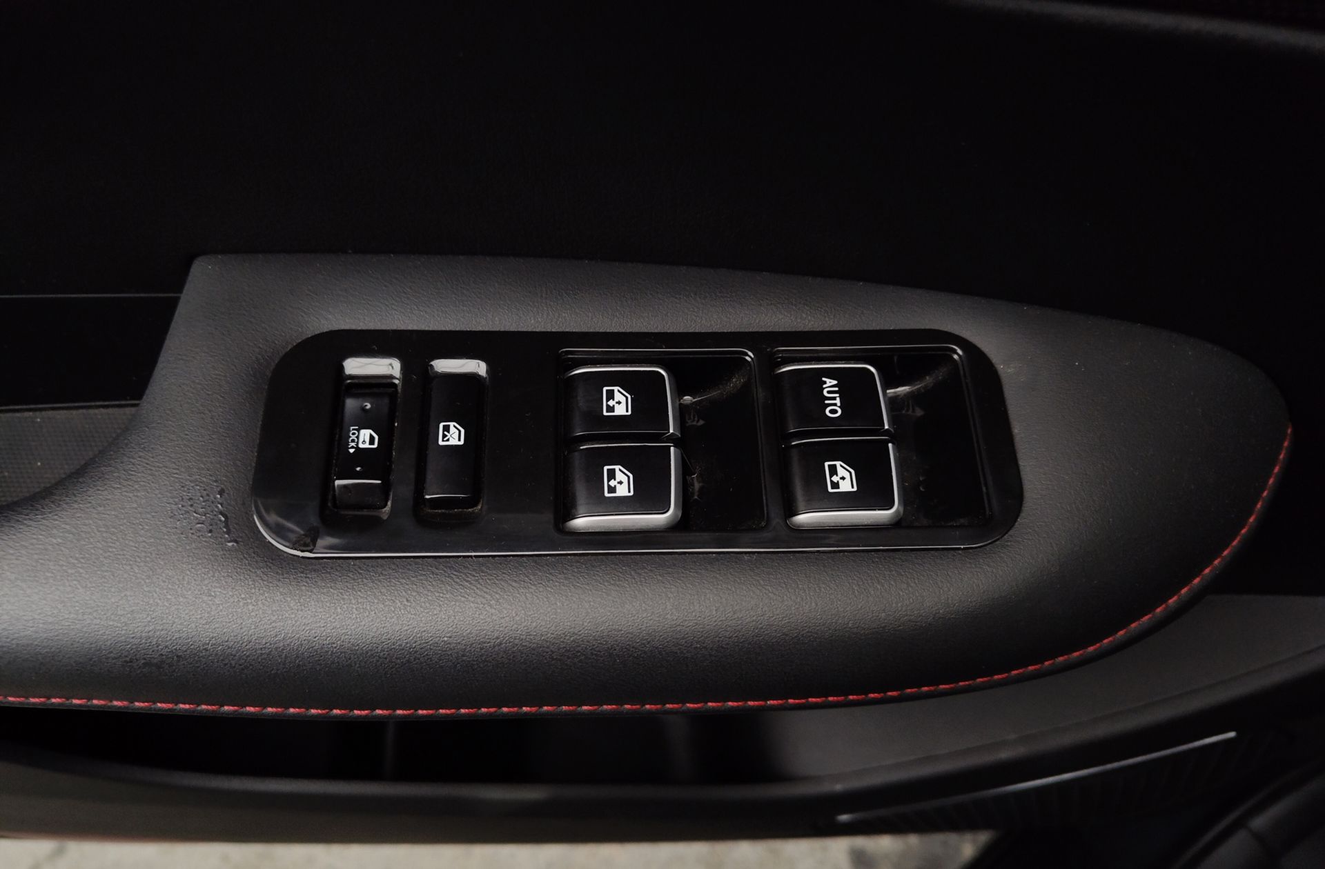SWM G01 1.5T Luxury - foto 34