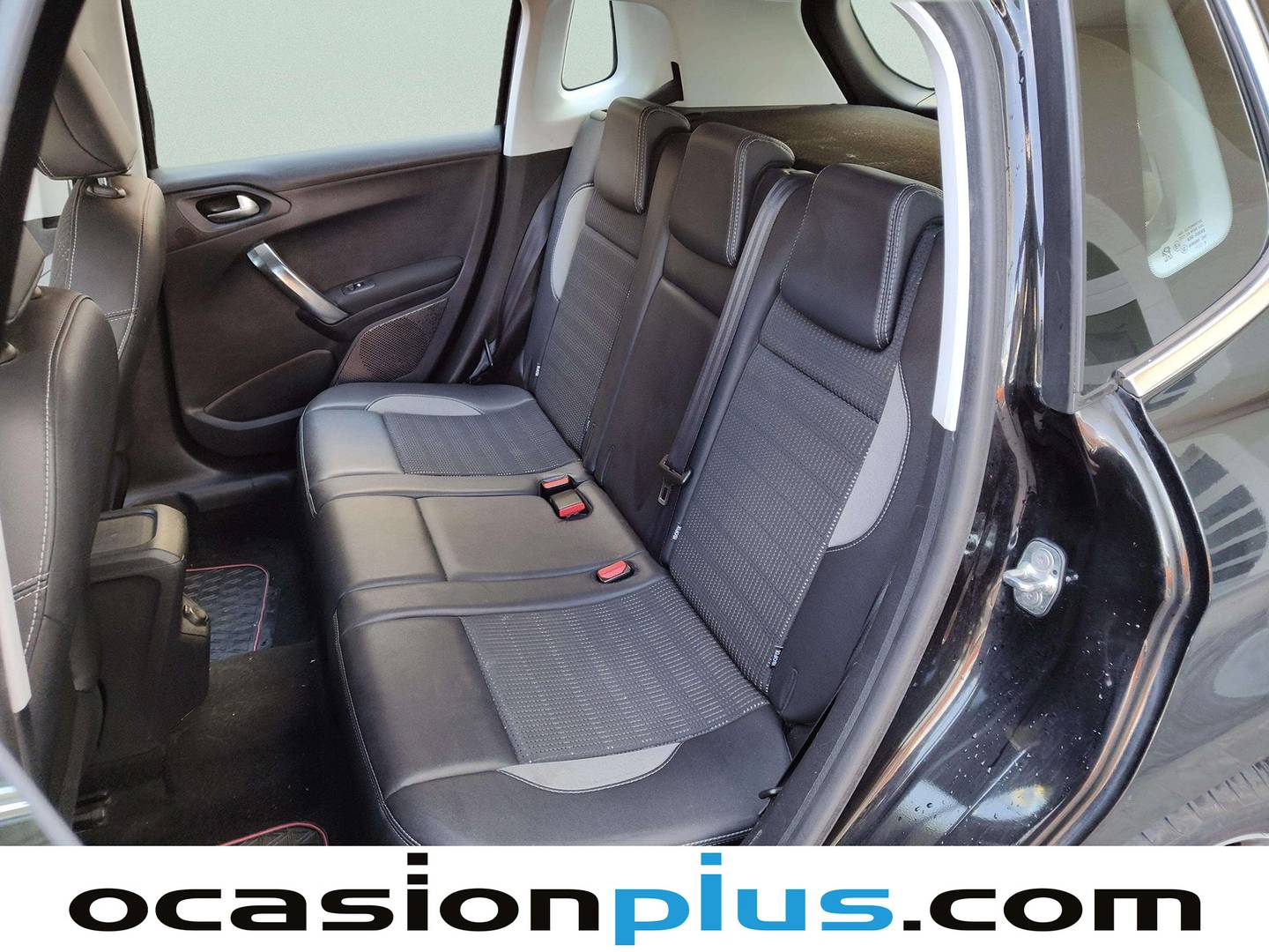 Foto asientos traseros Peugeot 2008 Peugeot 2008 e-HDI 92 Allure (92 CV)