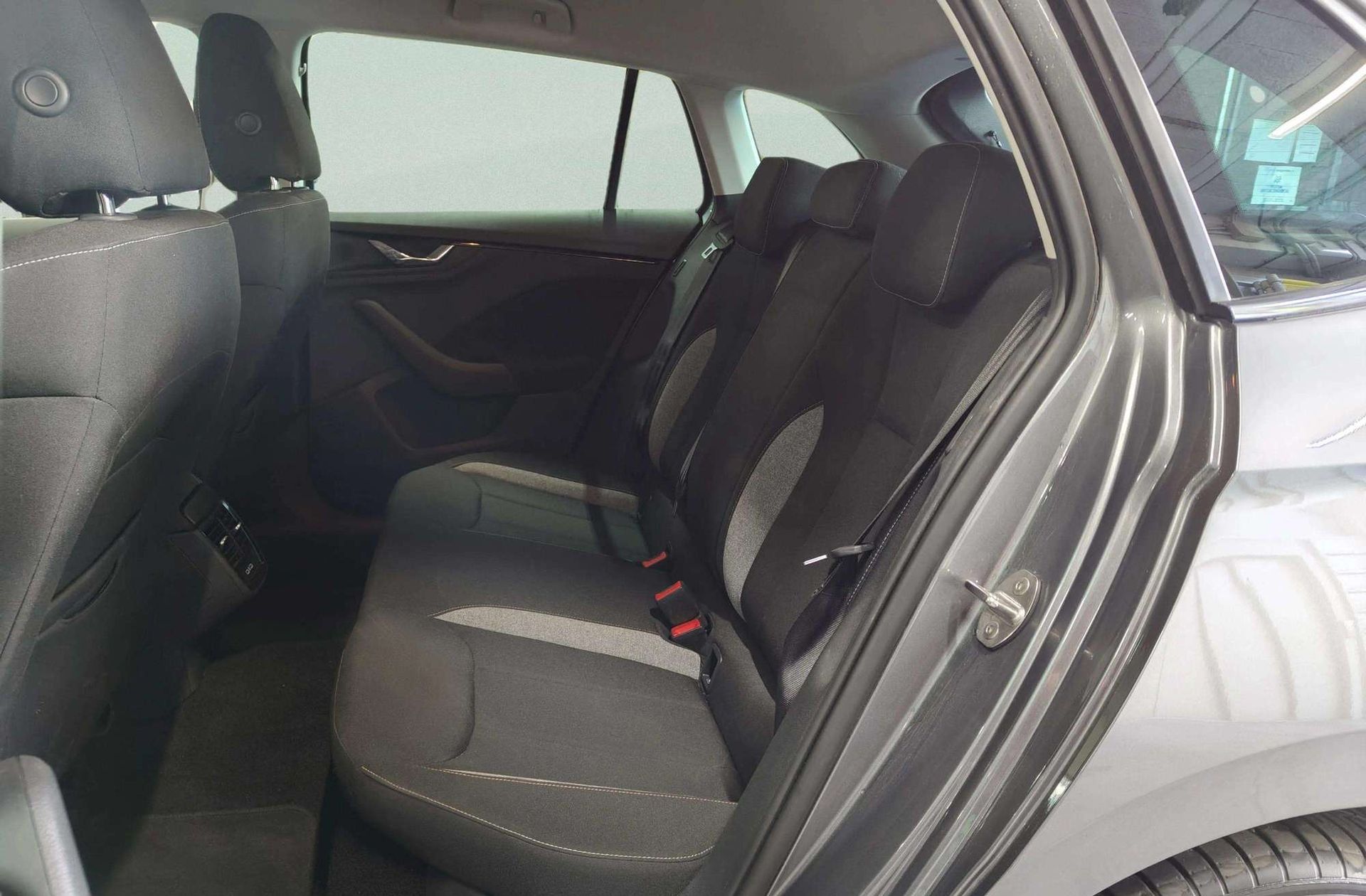 Škoda Scala 1.0 TSI Selection DSG - foto 14