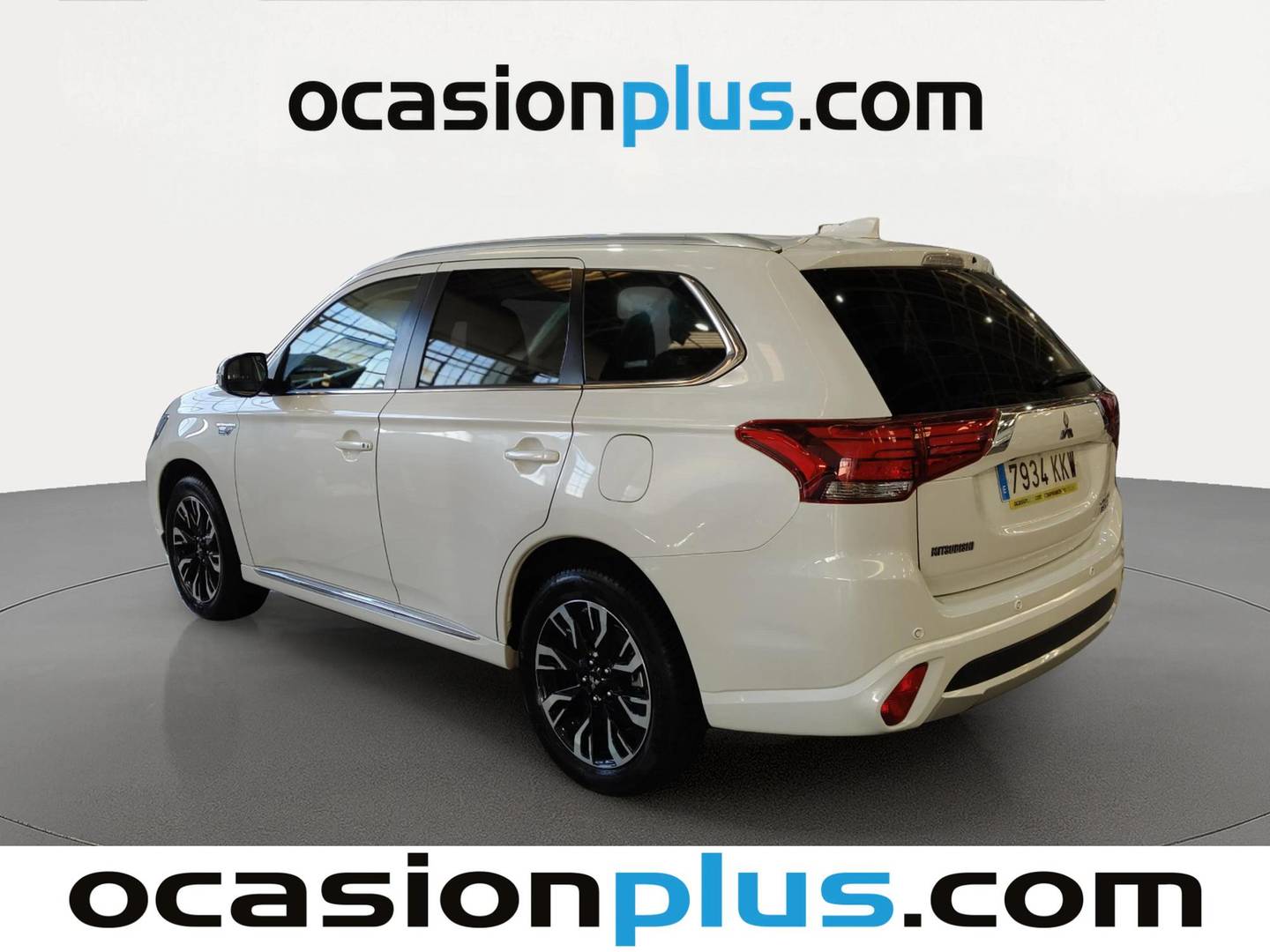 Foto trasera Mitsubishi Outlander Mitsubishi Outlander 2.0 PHEV Kaiteki 4WD Auto (203 CV) izquierda