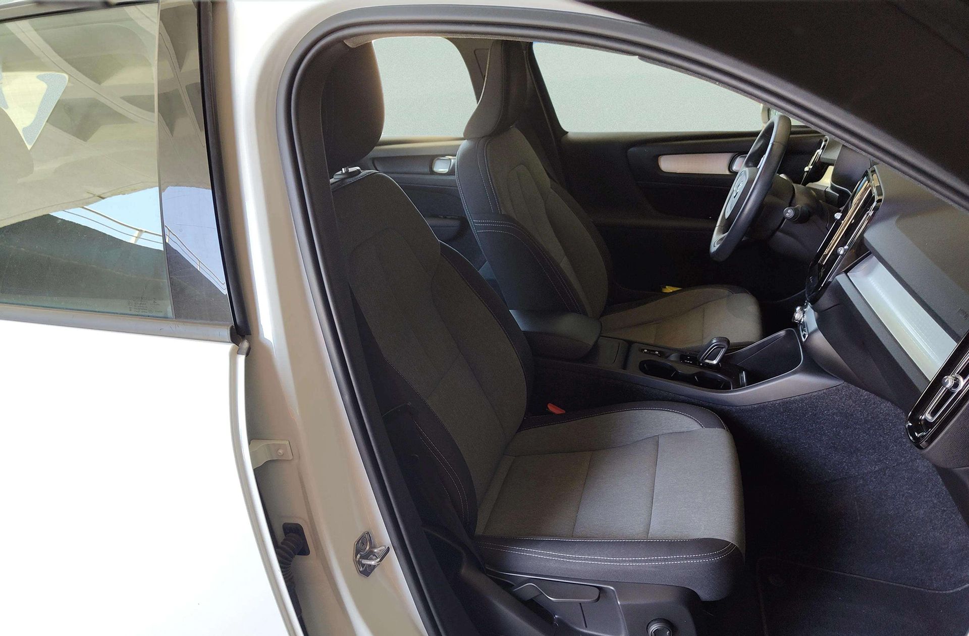 Volvo XC40 T2 Momentum Pro - foto 19