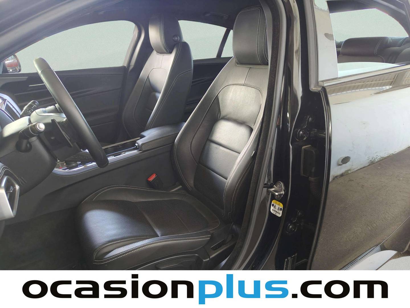 Foto asientos delanteros Jaguar XE Jaguar XE 2.0 Diesel R-Sport RWD Auto (180 CV)