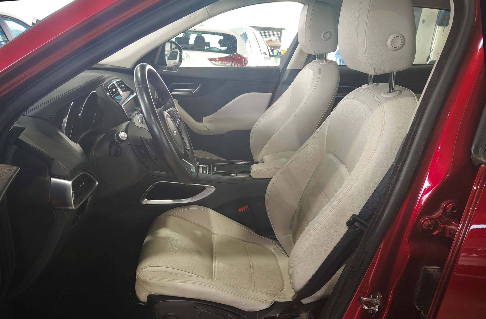 Jaguar F-Pace 2.0T i4 Prestige AWD - foto 12