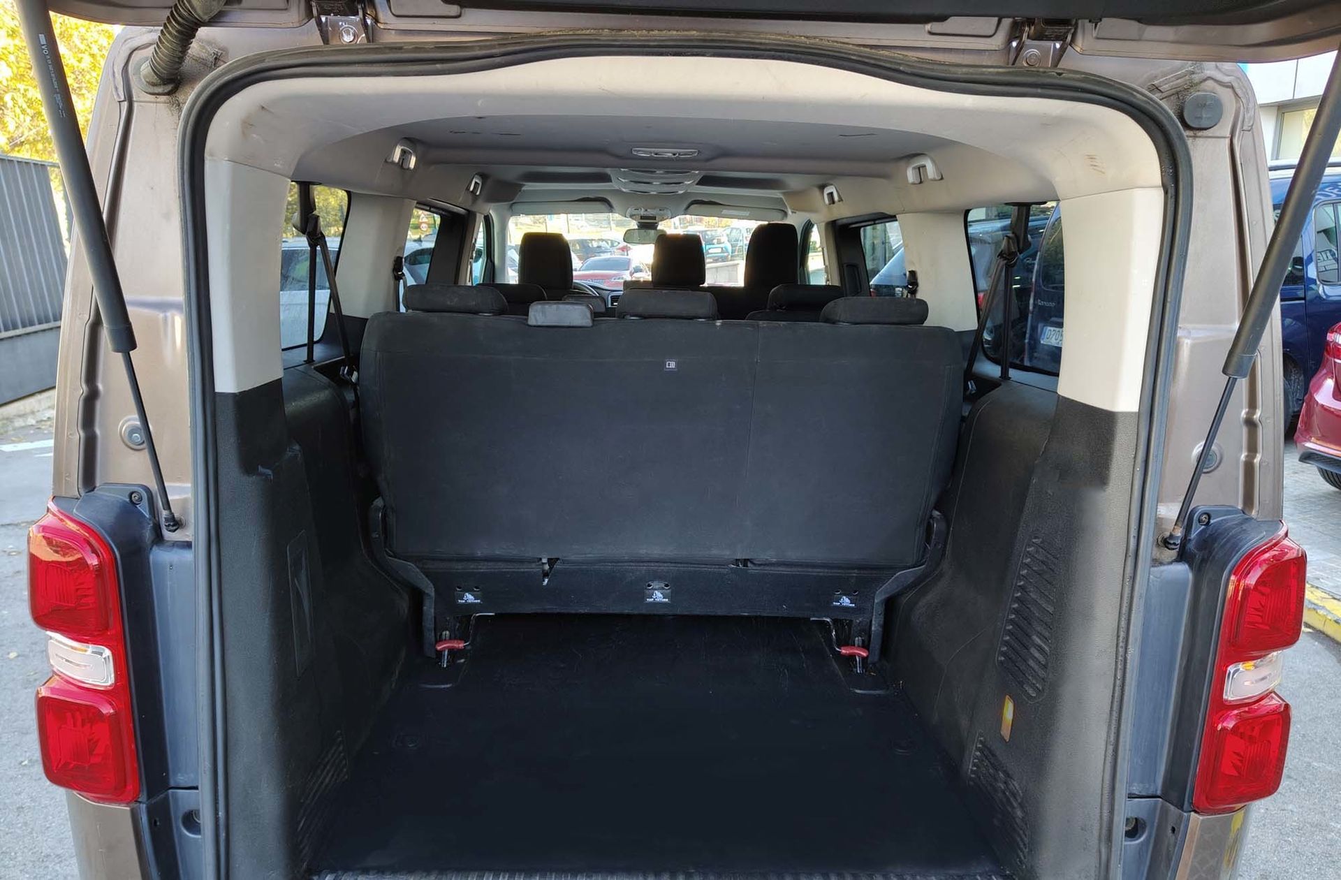 Peugeot Traveller 2.0 BlueHDi Long Business EAT8 9 plazas - foto 14
