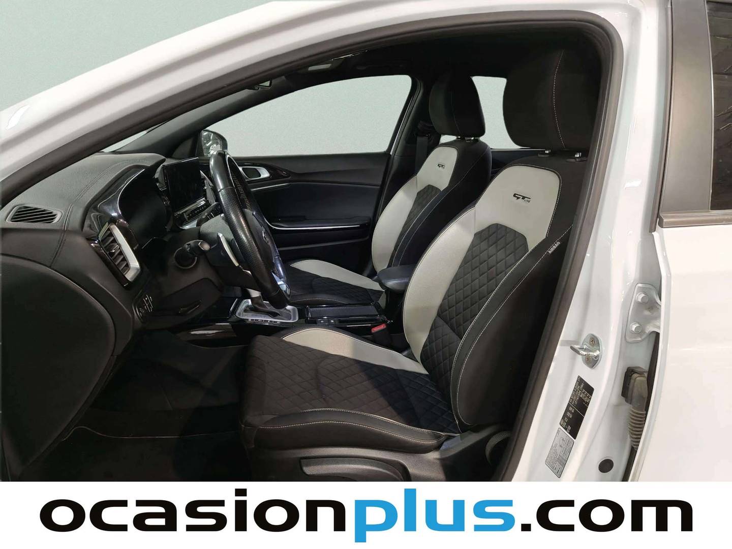 Foto asientos delanteros KIA Ceed Kia Ceed 1.5 MHEV GT Line DCT (160 CV)