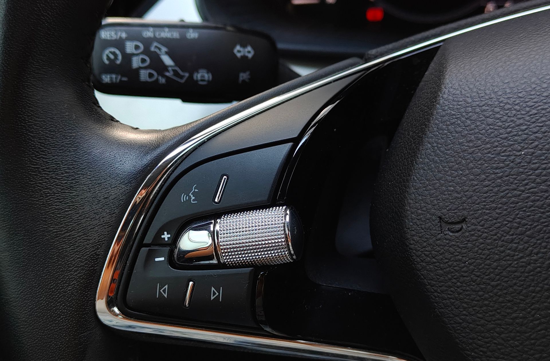 Škoda Kamiq 1.0 TSI Emotion - foto 31