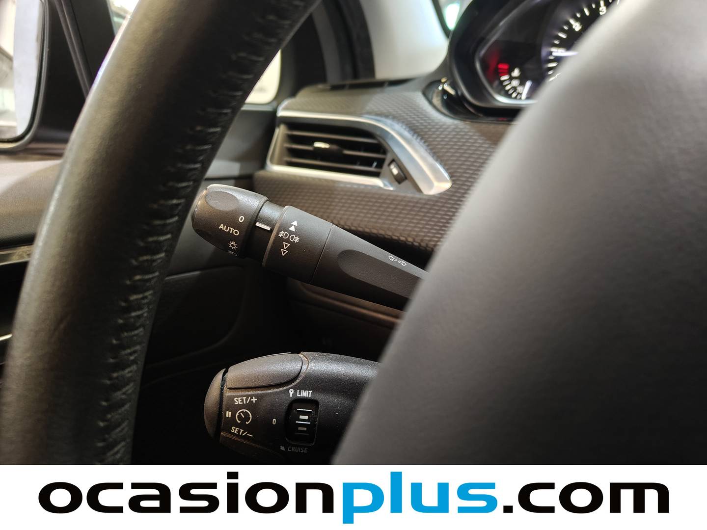 Acabados Peugeot 208 Peugeot 208 PureTech Signature (82 CV)