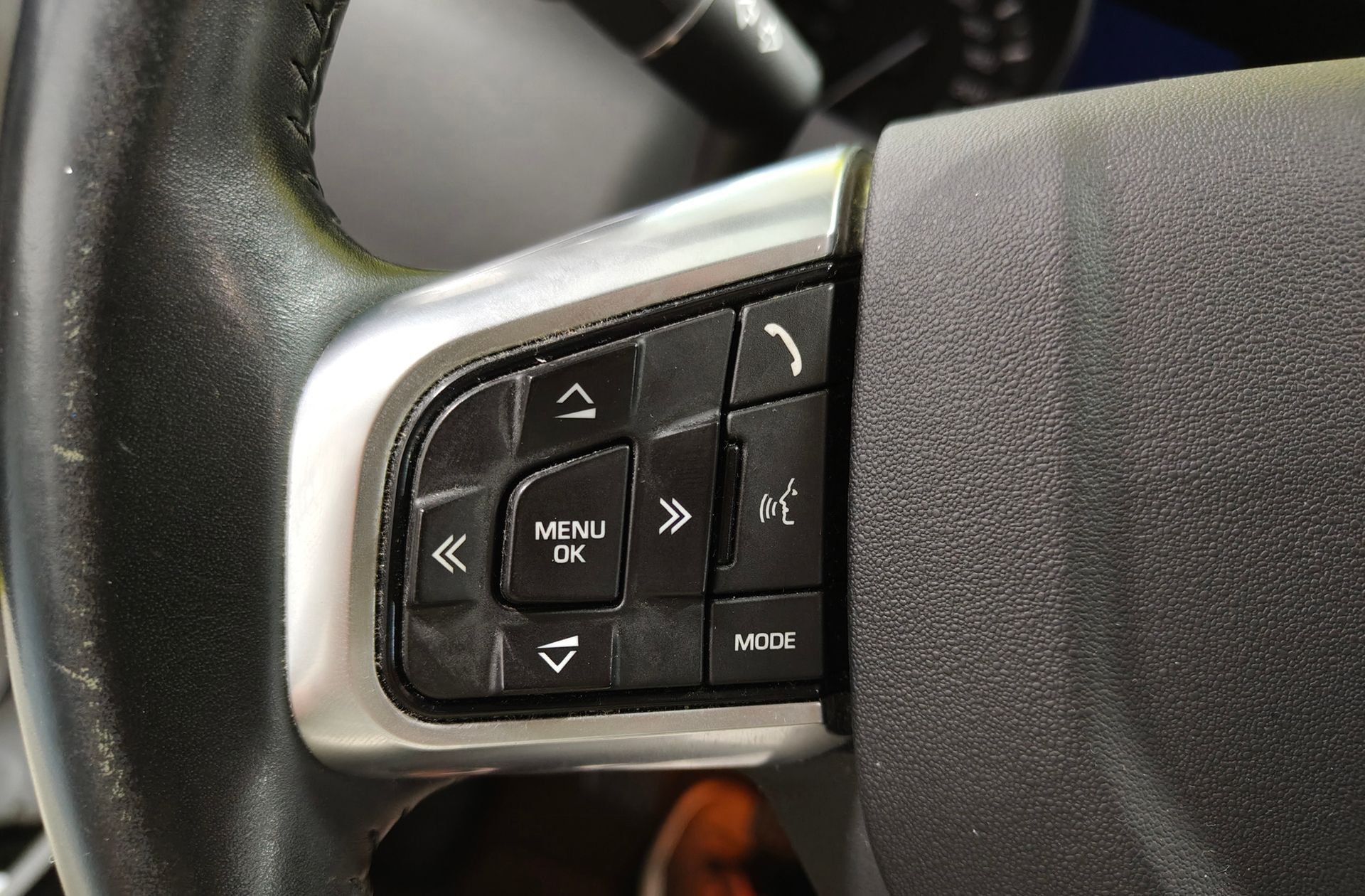 Land Rover Discovery Sport 2.0L TD4 SE 4x4 - foto 28