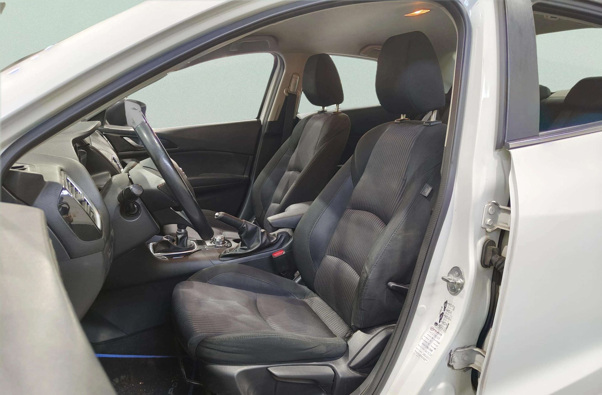 Mazda Mazda3 2.2 DE Sedan Luxury - foto 12