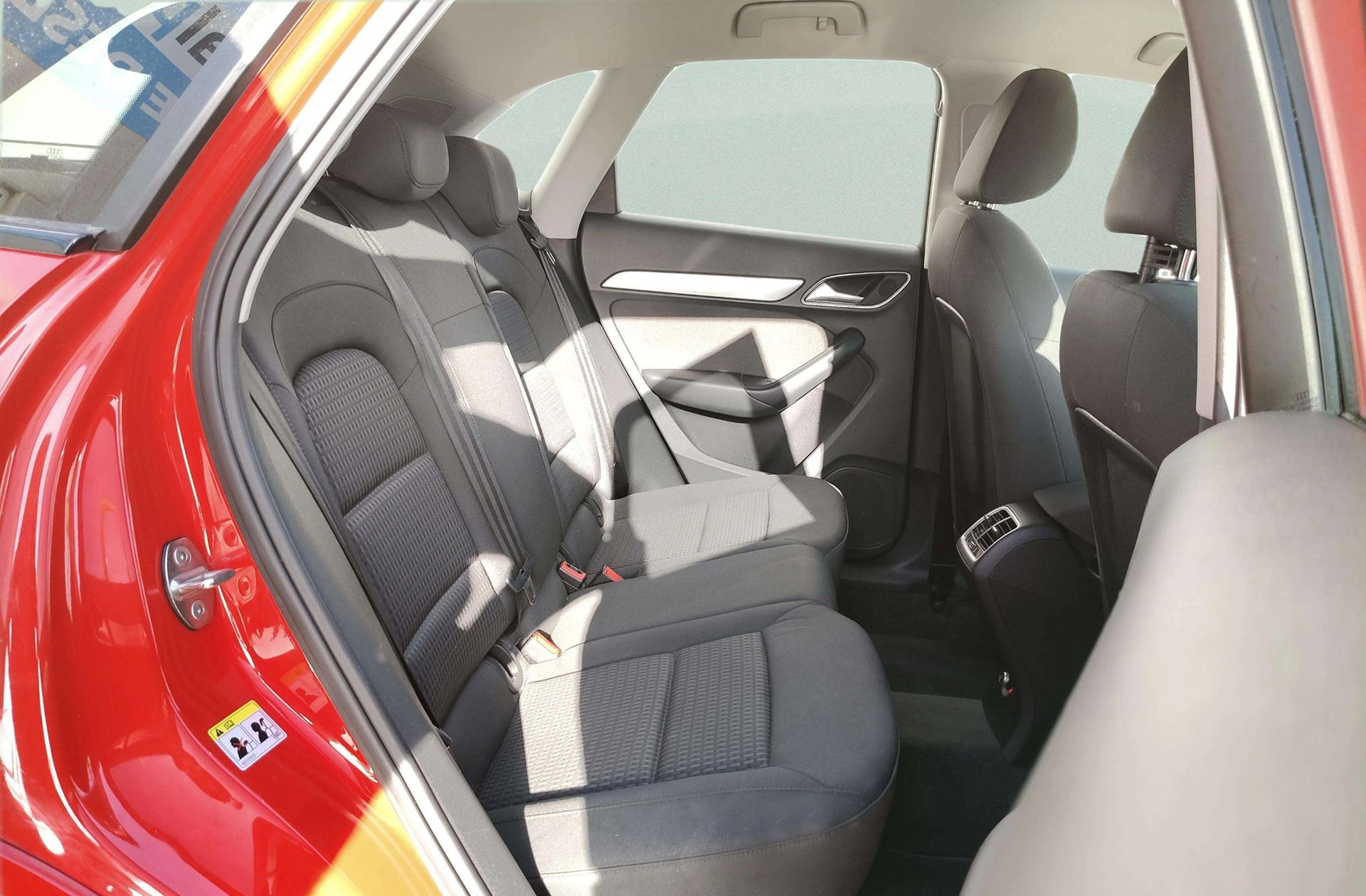 Audi Q3 design edition 2.0 TDI - foto 18