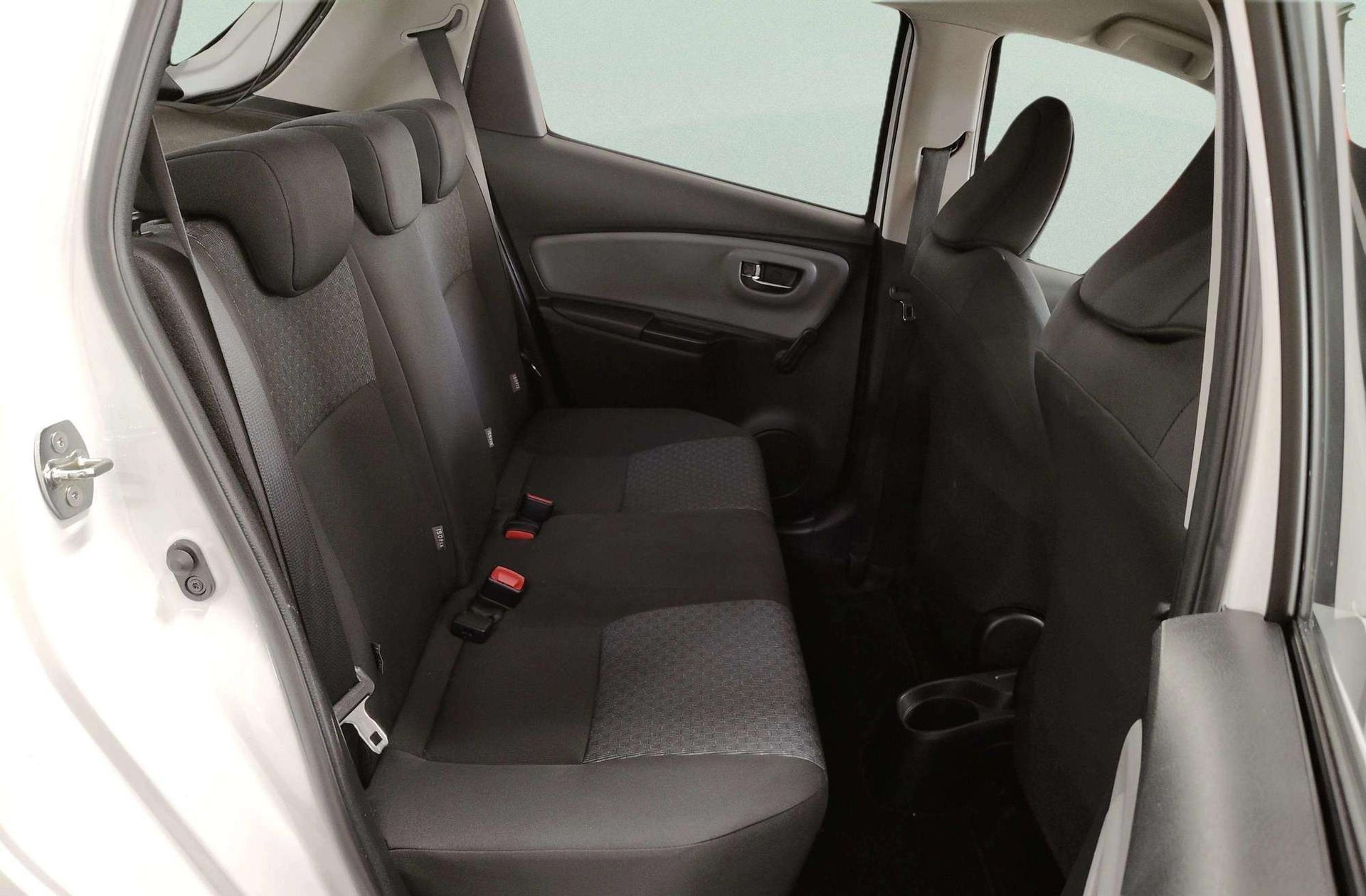 Toyota Yaris 100 Active - foto 18