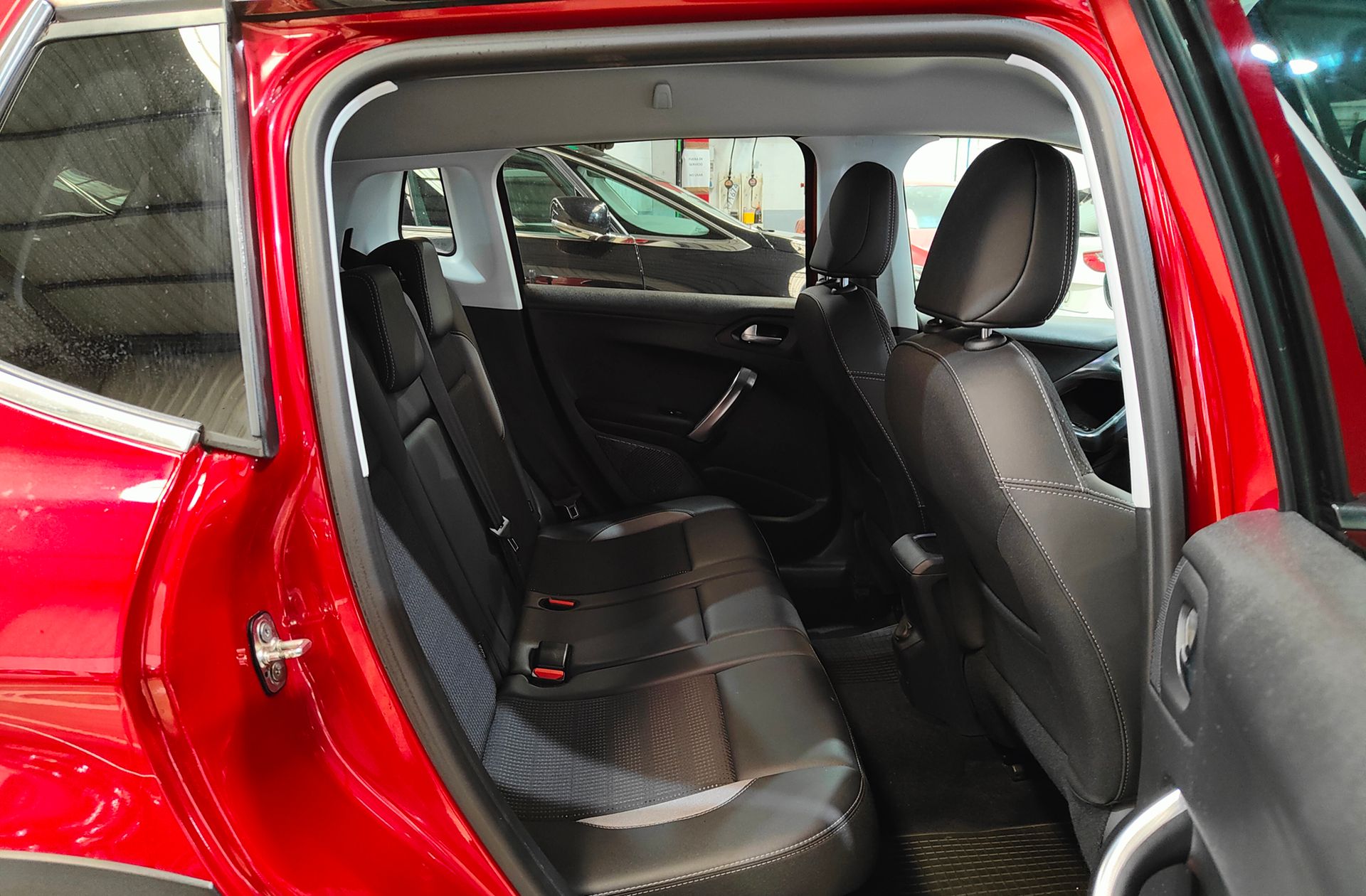 Peugeot 2008 PureTech 130 Allure - foto 18