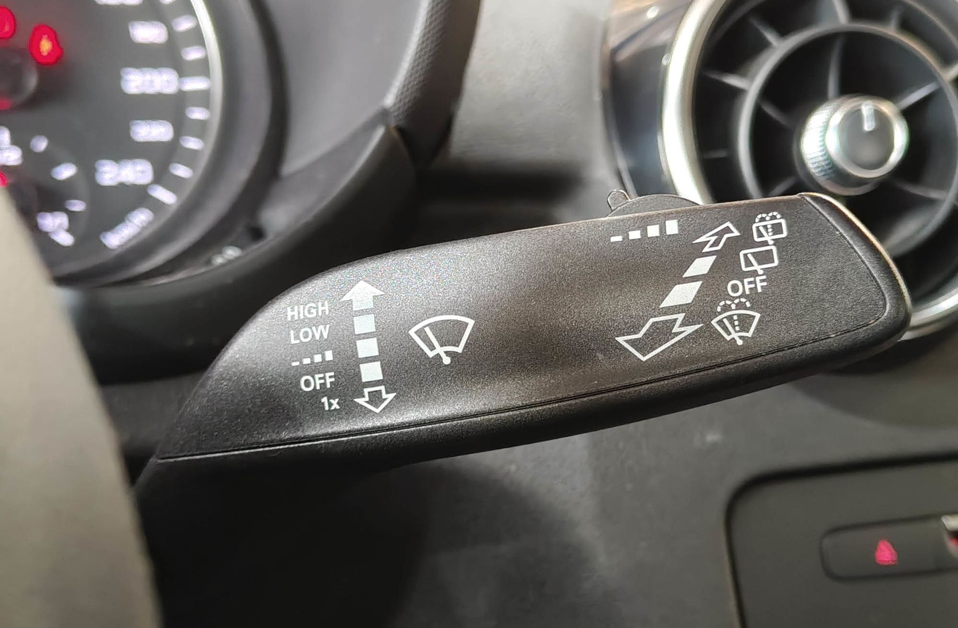 Audi A1 Adrenalin 1.6 TDI - foto 23