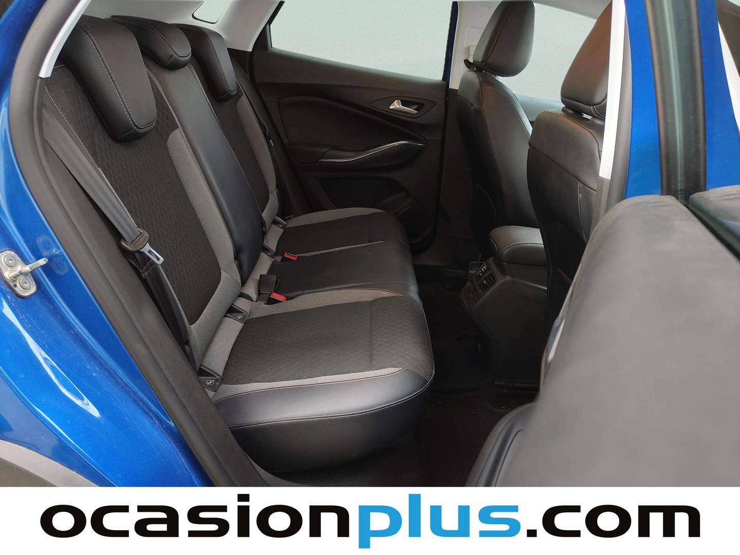 Foto asientos traseros Opel Grandland X Opel Grandland X 1.2 Turbo Design & Tech (130 CV)