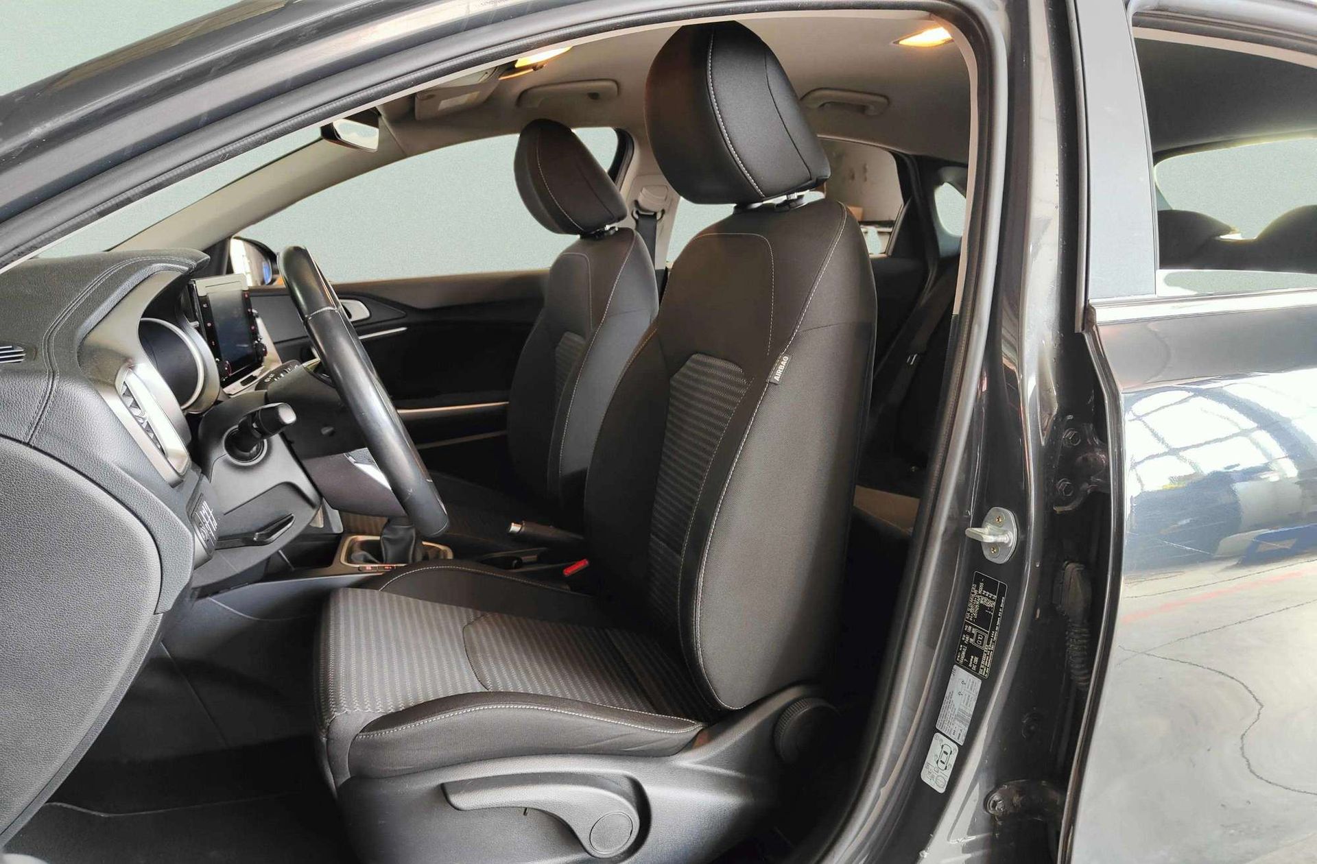 Kia Ceed 1.6 MHEV iMT Drive - foto 12
