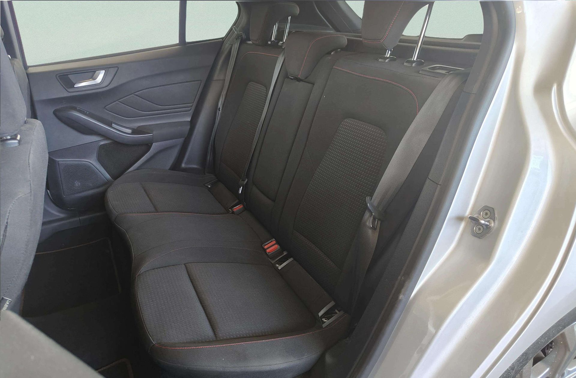 Ford Focus 1.0 EcoBoost MHEV ST-Line - foto 13