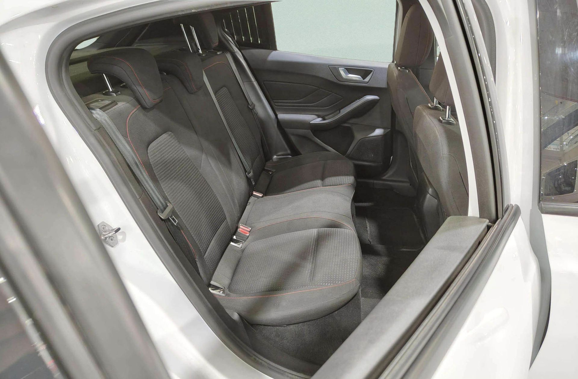Ford Focus 1.0 EcoBoost ST-Line X - foto 17