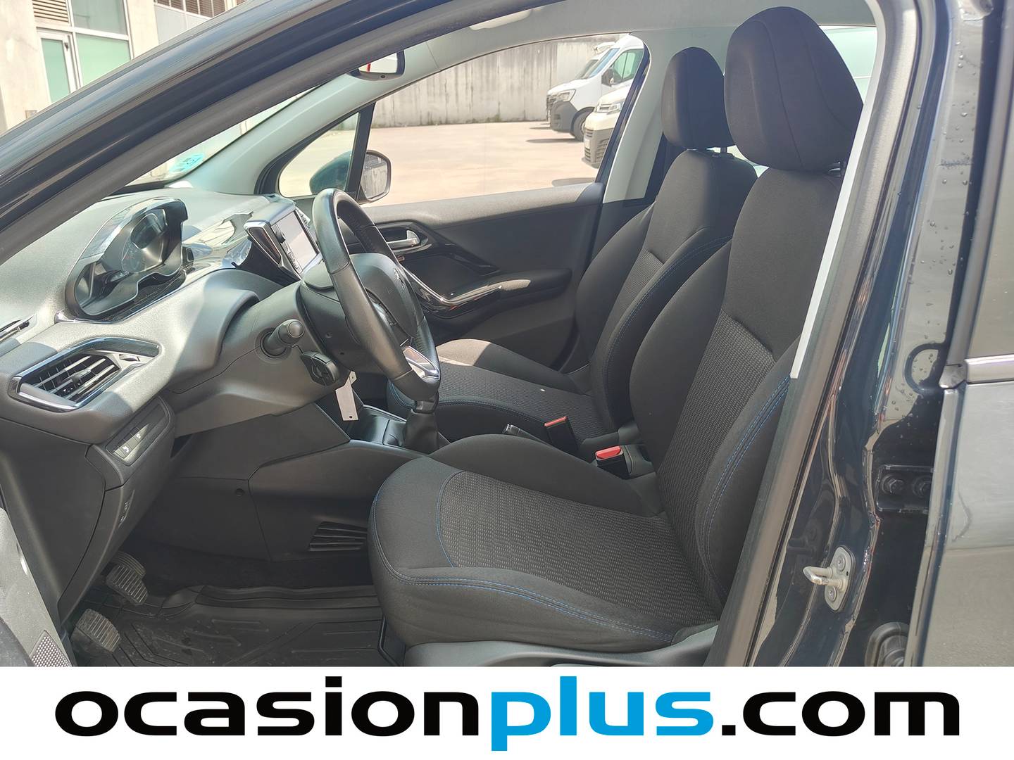 Foto asientos delanteros Peugeot 208 Peugeot 208 PureTech Signature (82 CV)