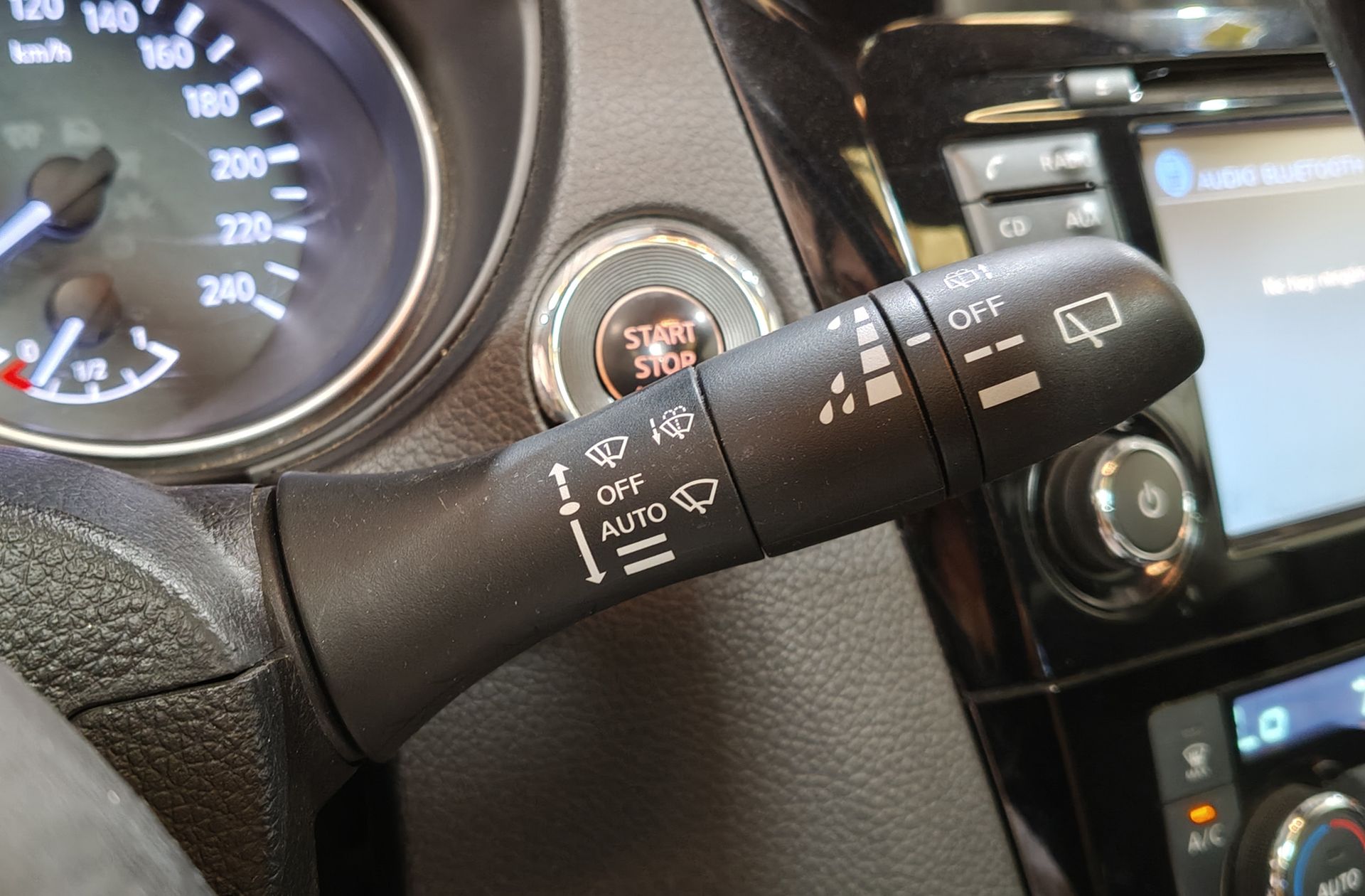 Nissan Qashqai DIG-T 115 N-Connecta 4x2 - foto 28