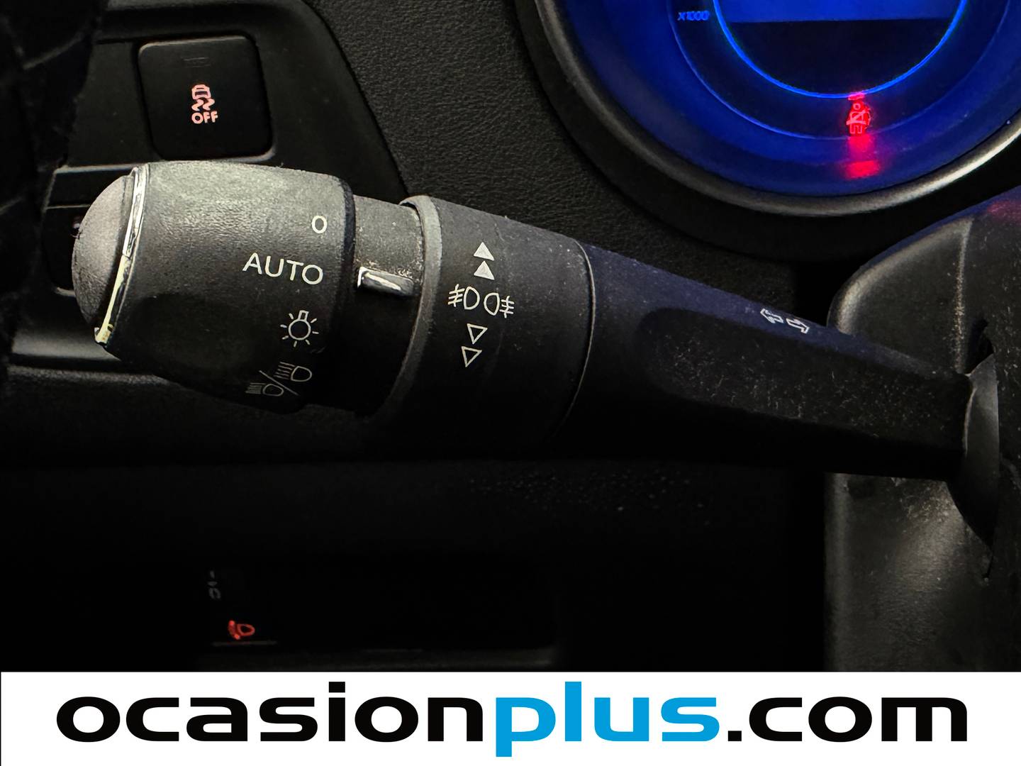 Equipamiento del Citroën C4 Citroën C4 BlueHDi 100 Live (100 CV)