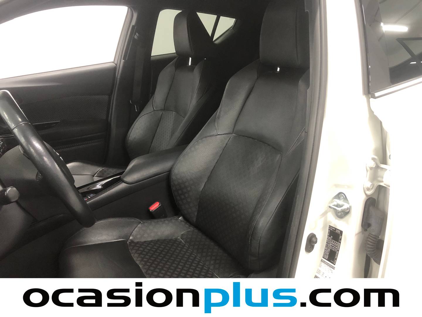 Foto Toyota C-HR Toyota C-HR 180H Advance Luxury (184 CV)