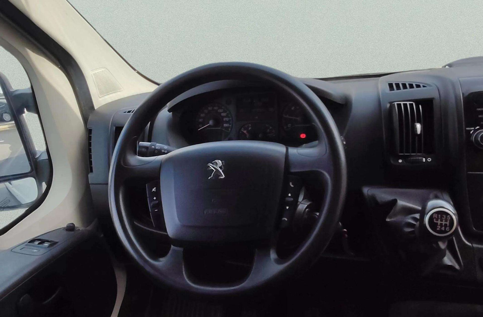 Peugeot Boxer Furgon BlueHDi 140 333 L2H2 - foto 16