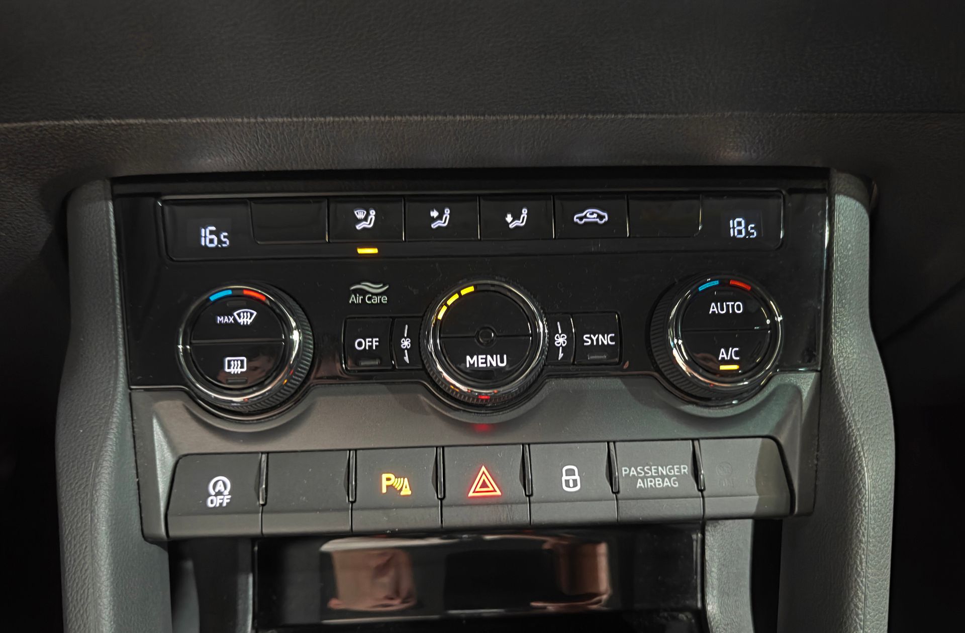 Škoda Karoq 2.0 TDI Selection - foto 31