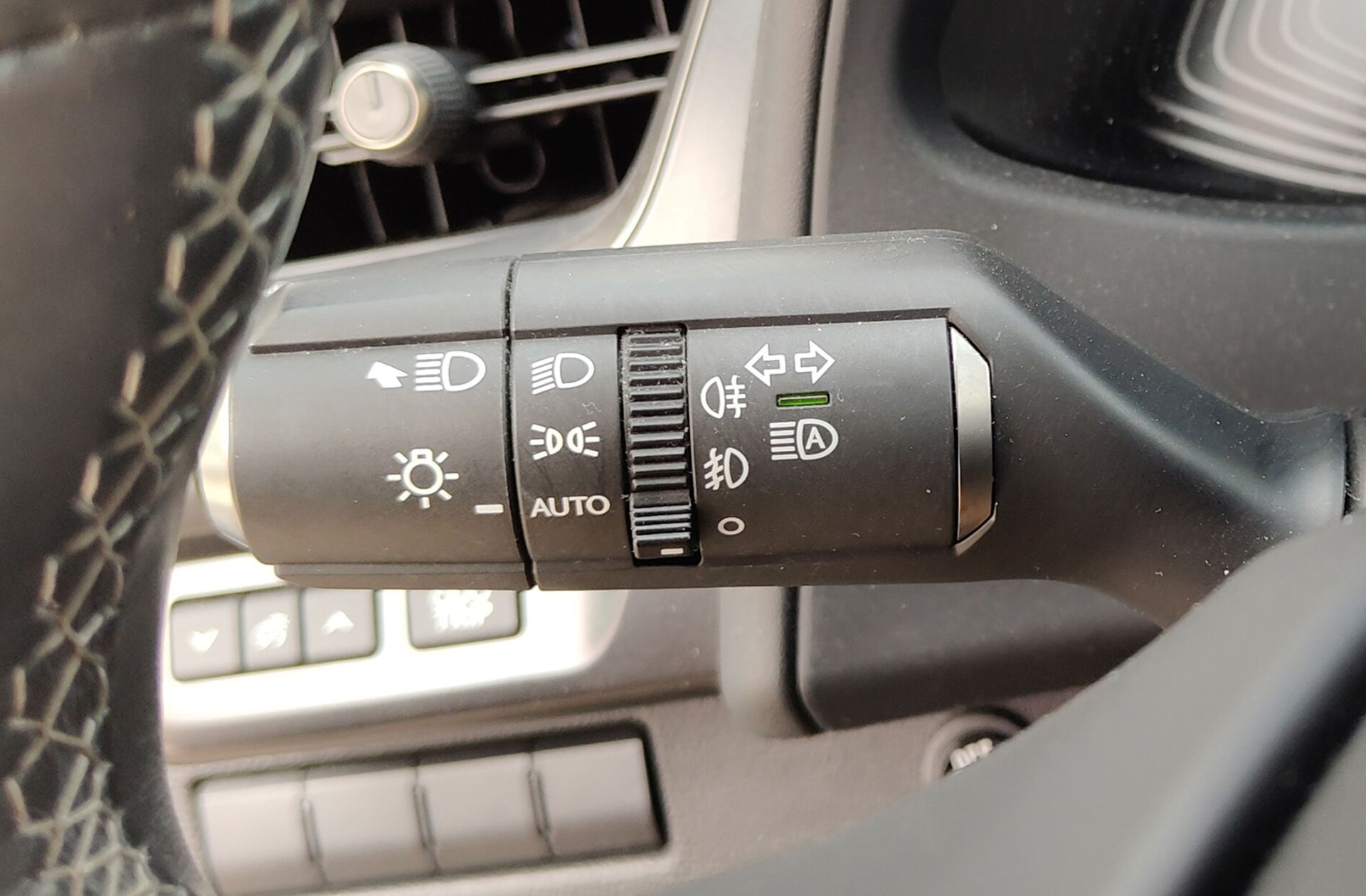Lexus UX 250h Business 2WD - foto 18