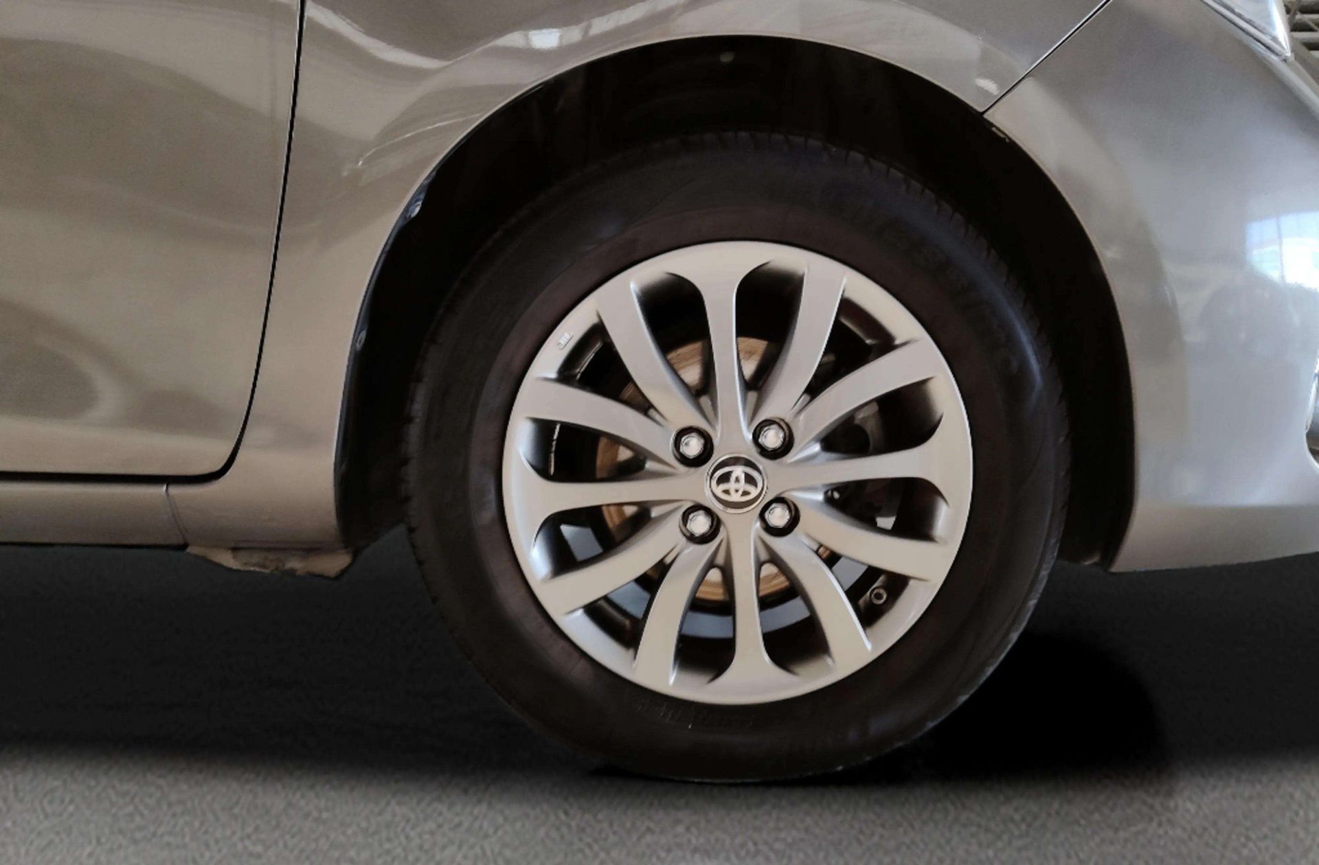 Toyota Yaris 1.3 Active - foto 29