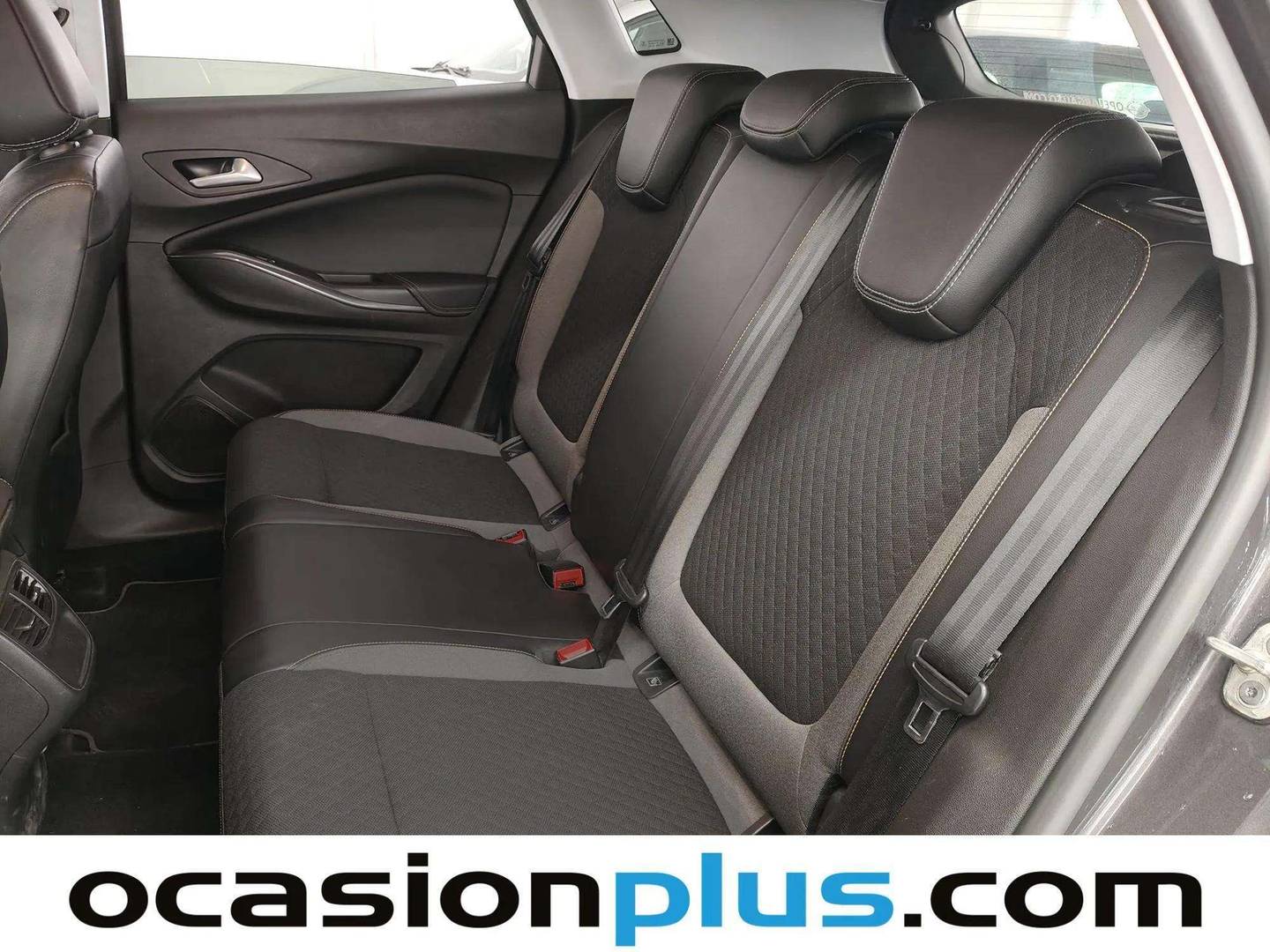 Foto asientos traseros Opel Grandland X Opel Grandland X 1.5 CDTi S&S 120 Aniversario (130 CV)