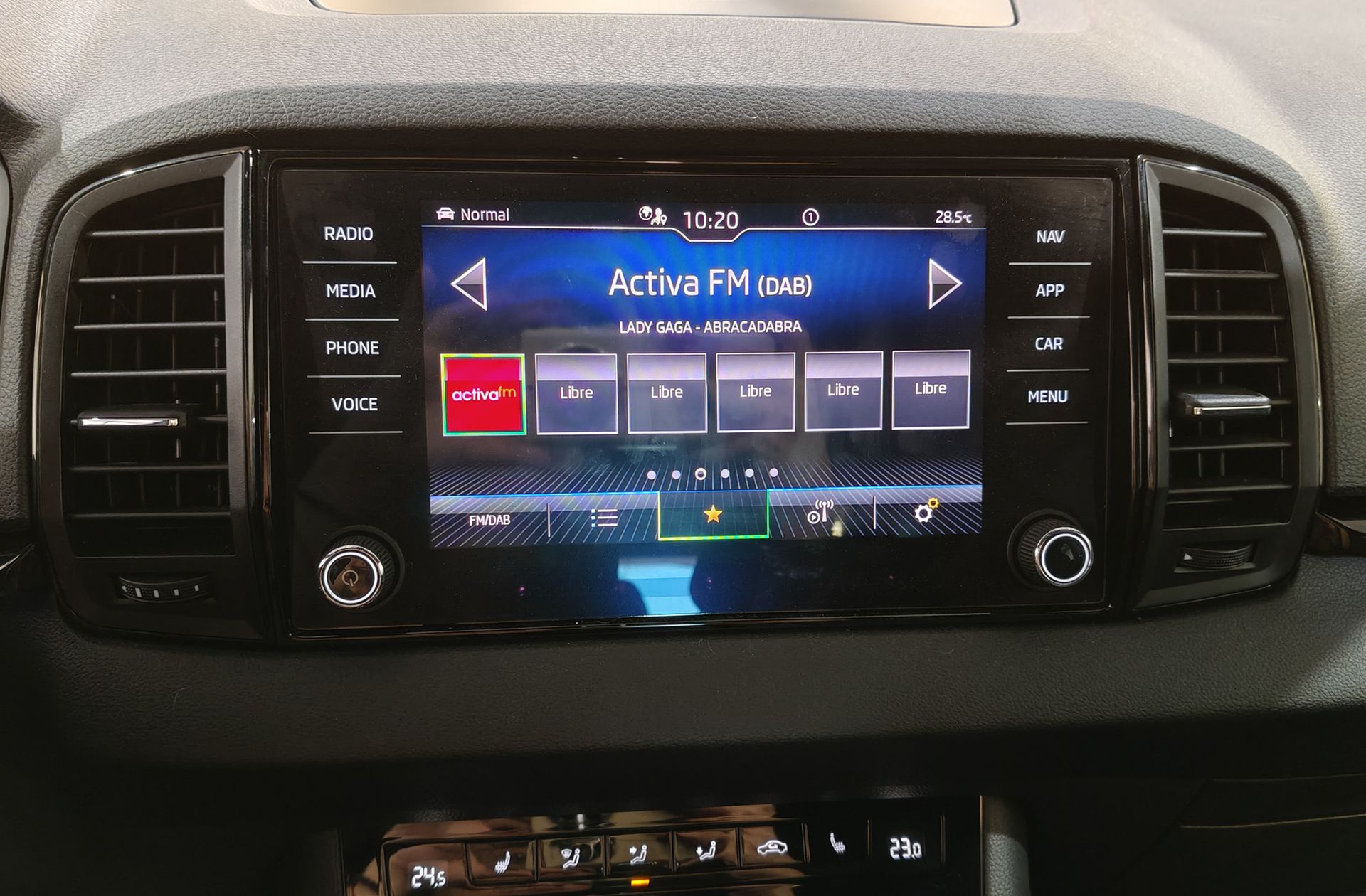 Škoda Karoq 1.5 TSI ACT Sportline DSG - foto 38
