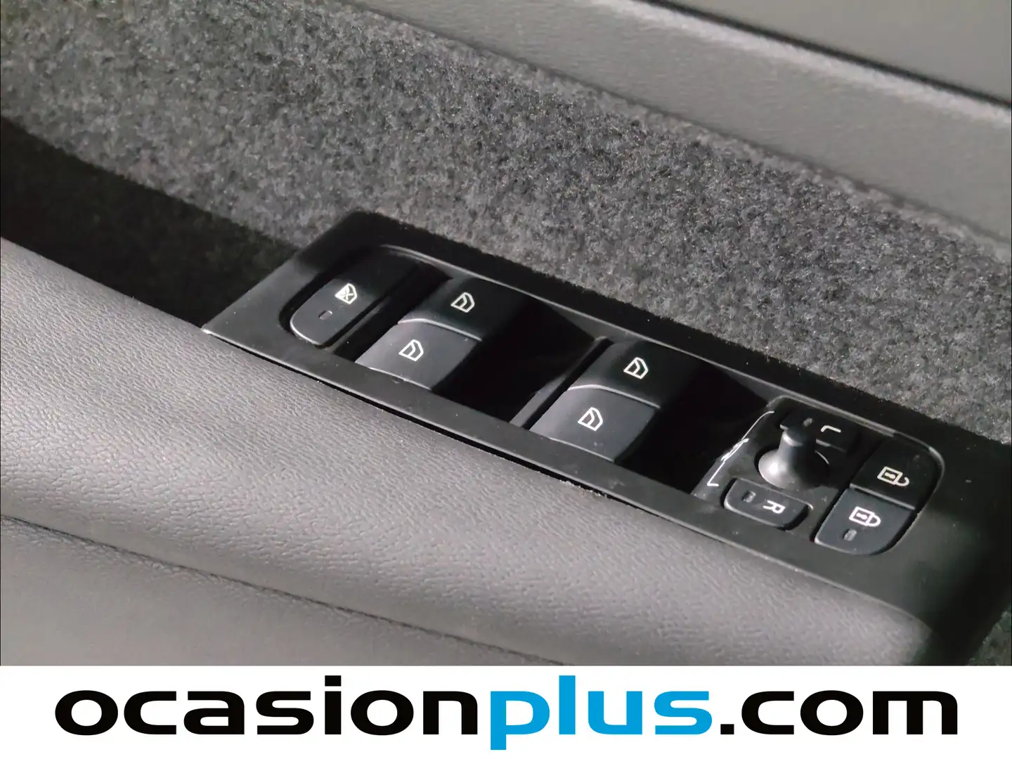 Foto Volvo XC40 Volvo XC40 T2 Momentum Core (129 CV)