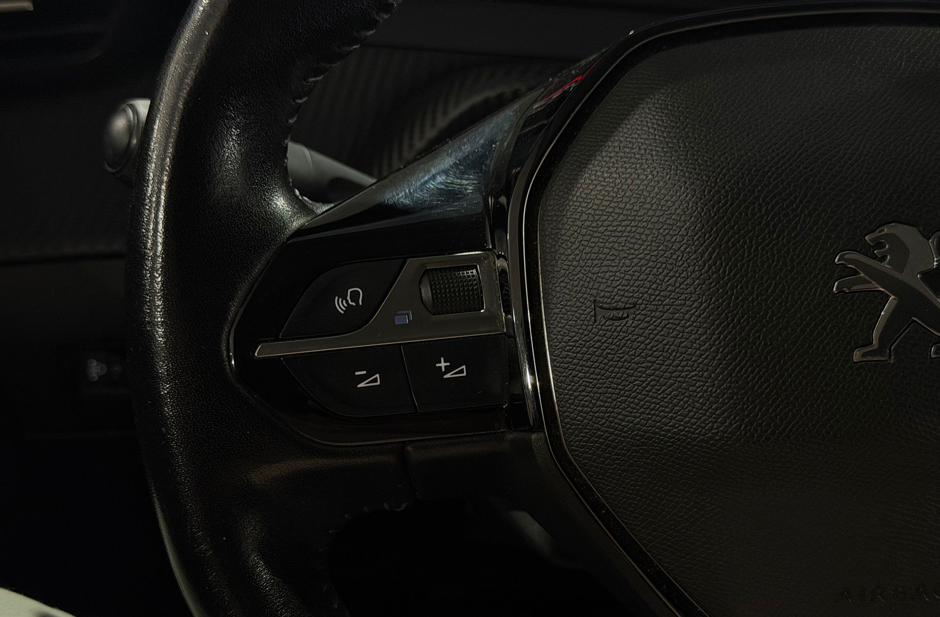 Peugeot 2008 PureTech 100 Allure Pack - foto 31