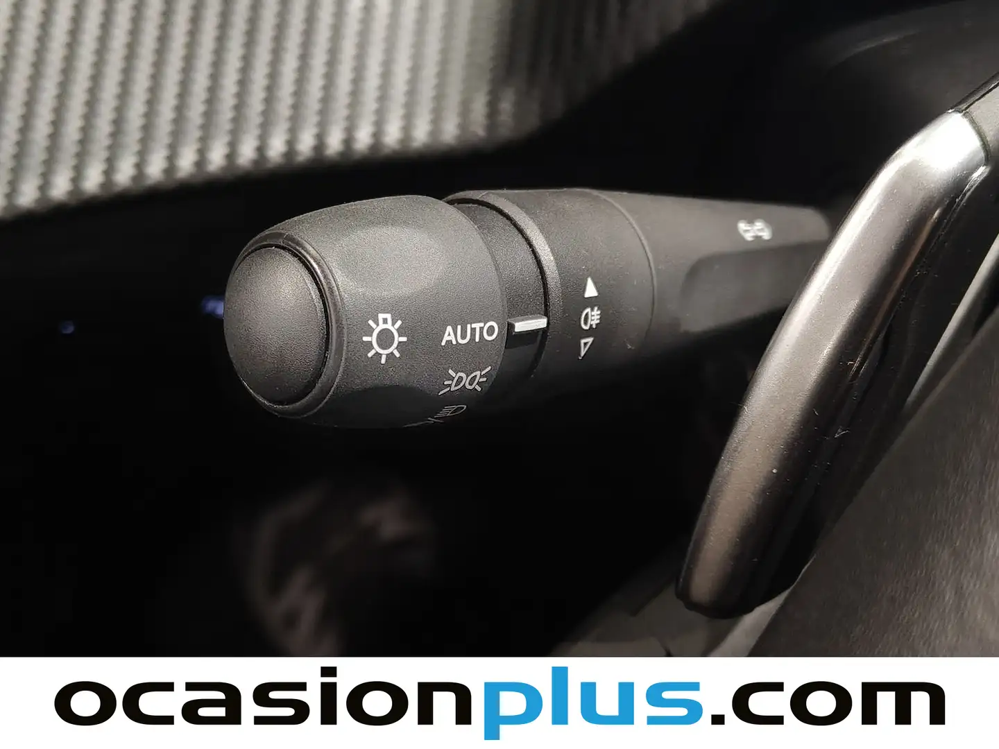 Foto Peugeot 2008 Peugeot 2008 Allure Hybrid eDCS6 (136 CV)