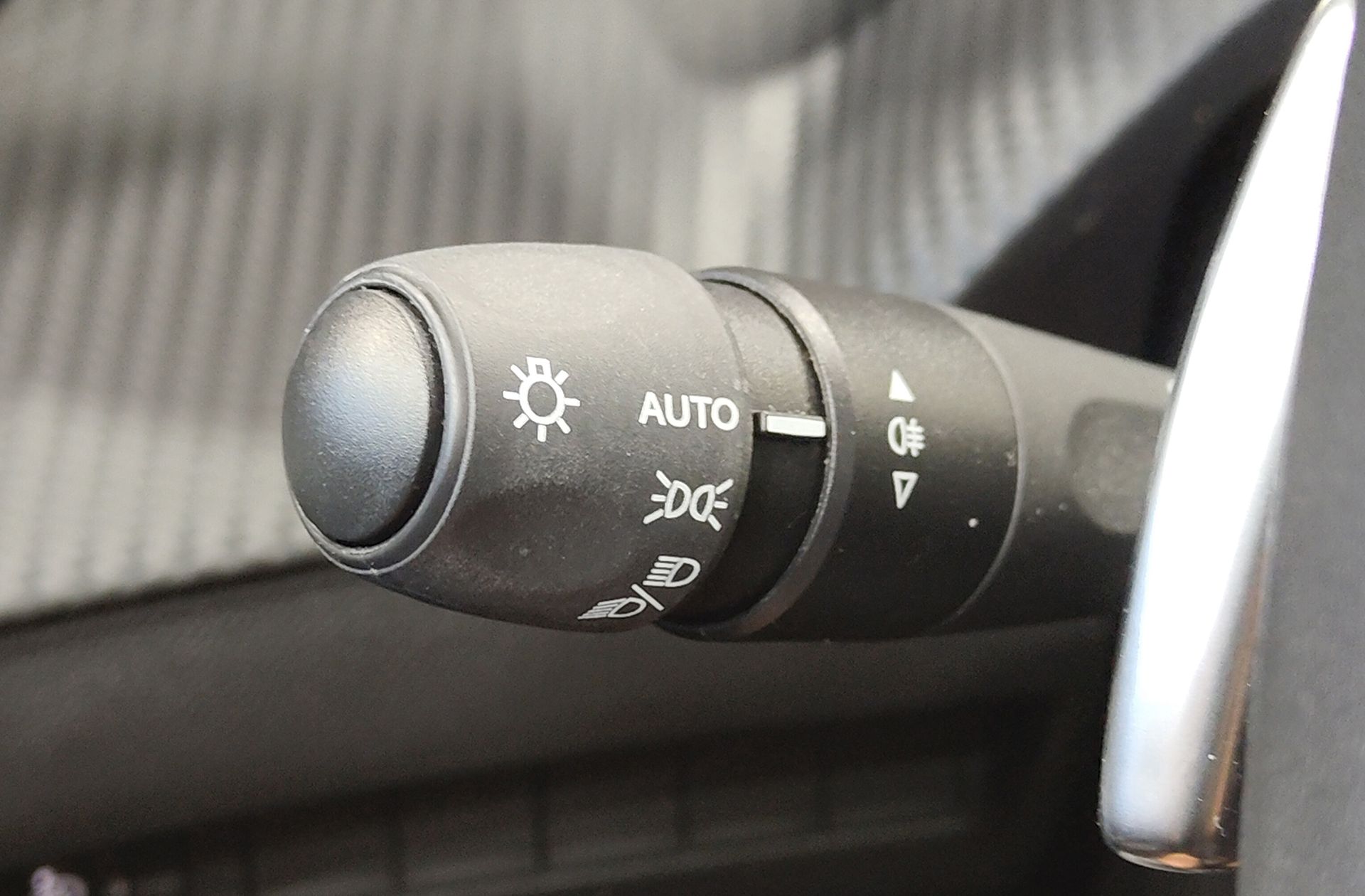 Peugeot 2008 Allure Hybrid eDCS6 - foto 25