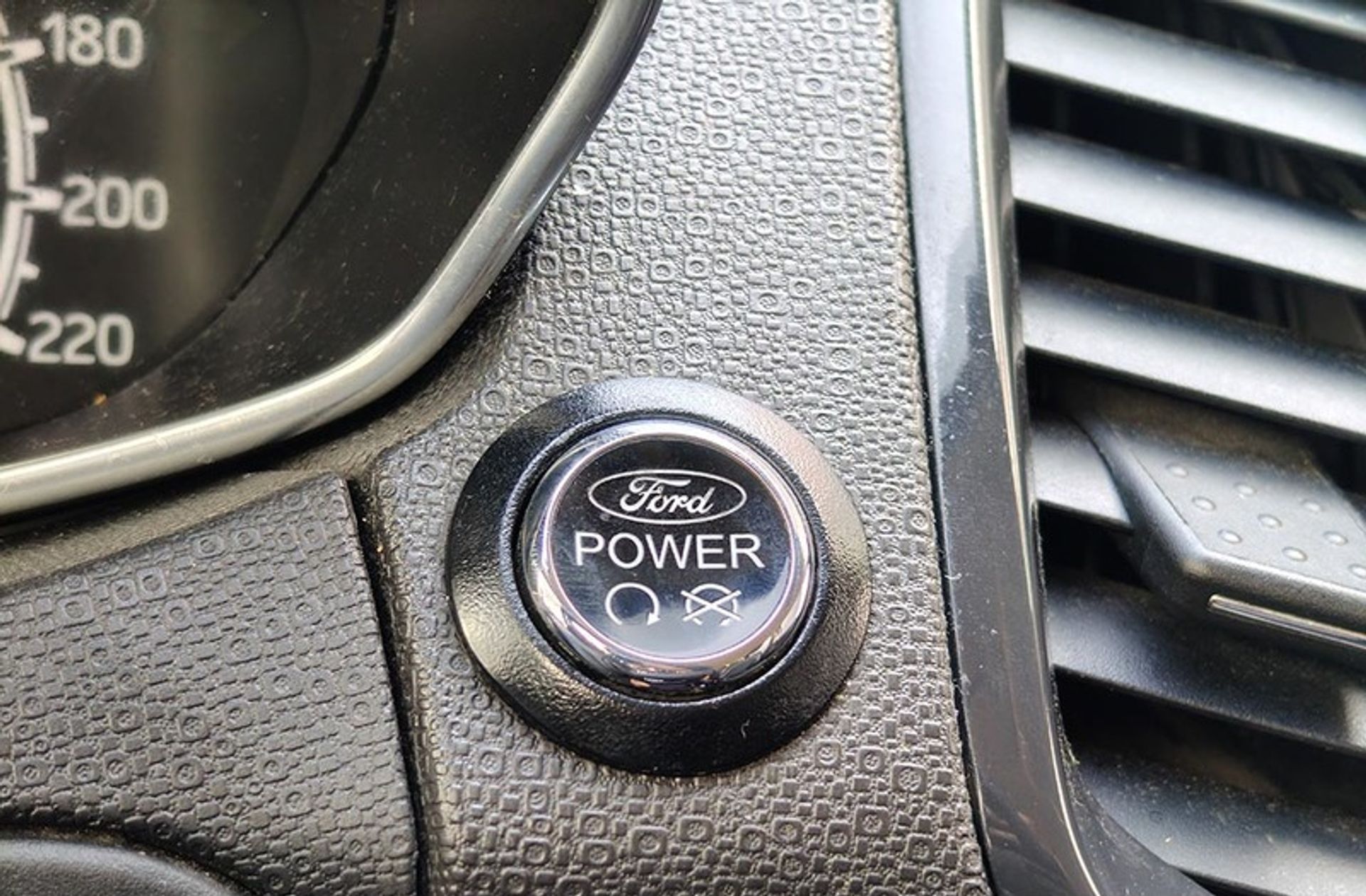 Ford EcoSport 1.5 TDCi Titanium - foto 28