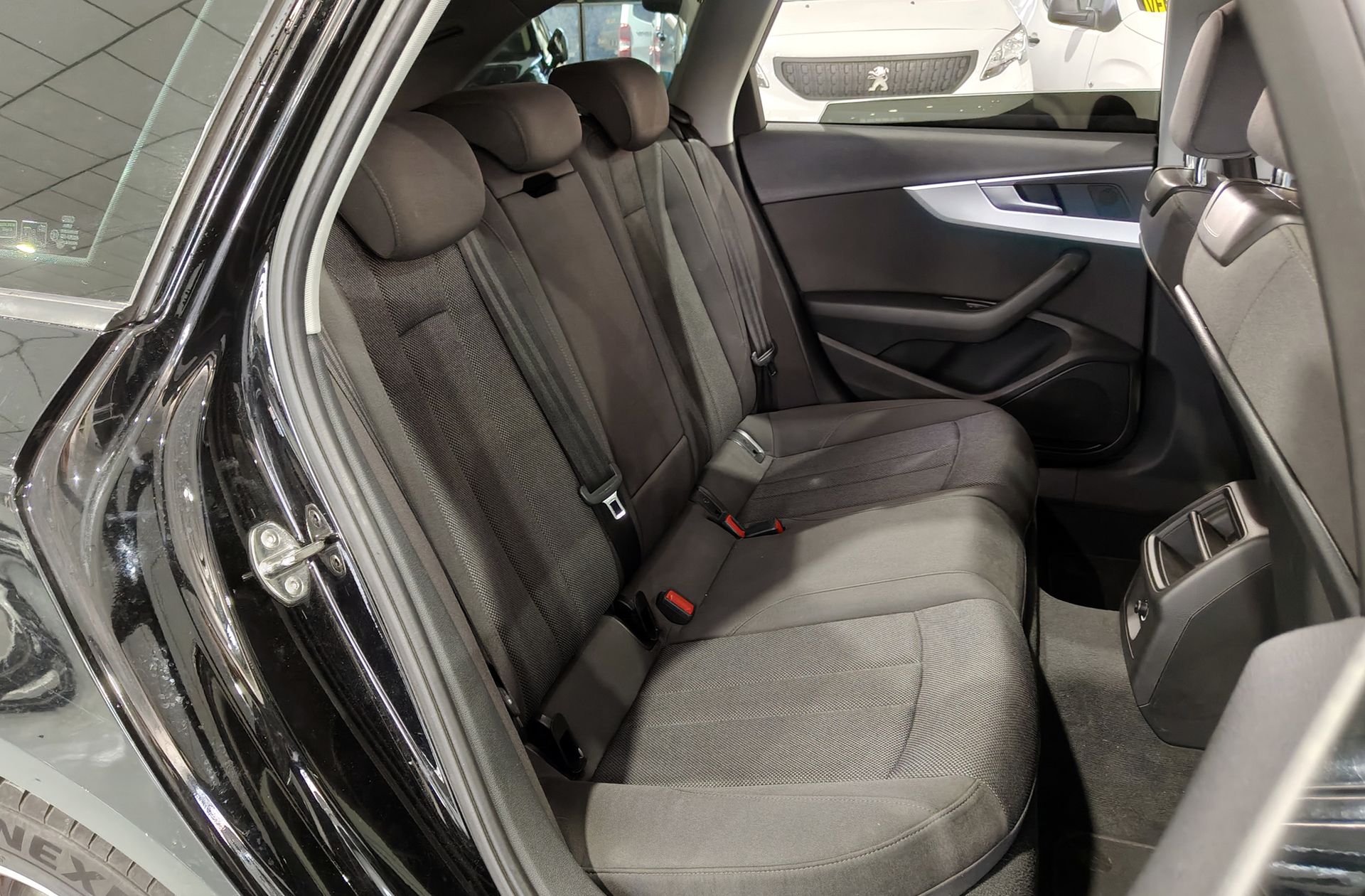 Audi A4 Avant Advanced edition 2.0 TDI - foto 18