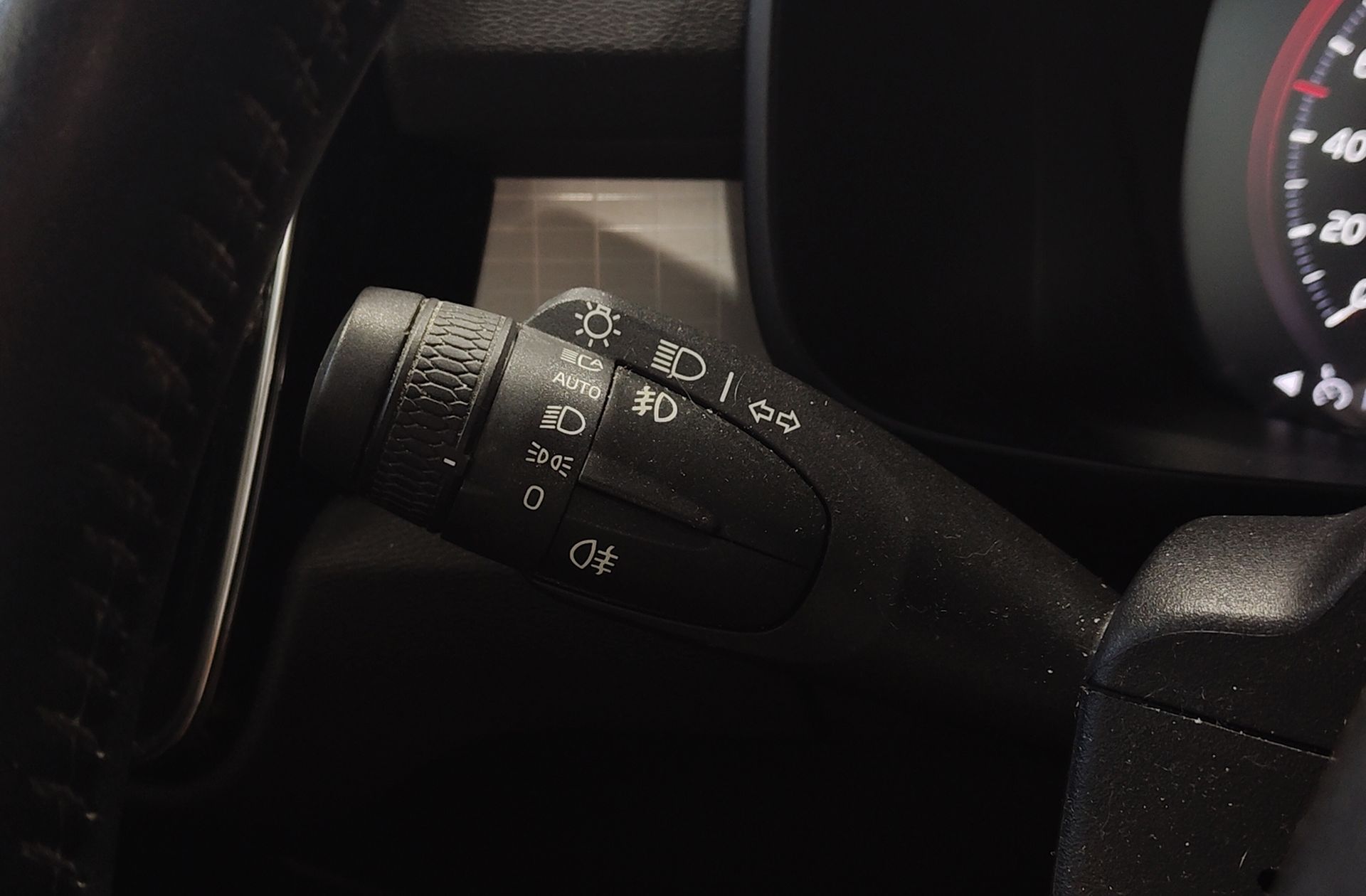 Volvo XC40 T2 Momentum Pro - foto 25